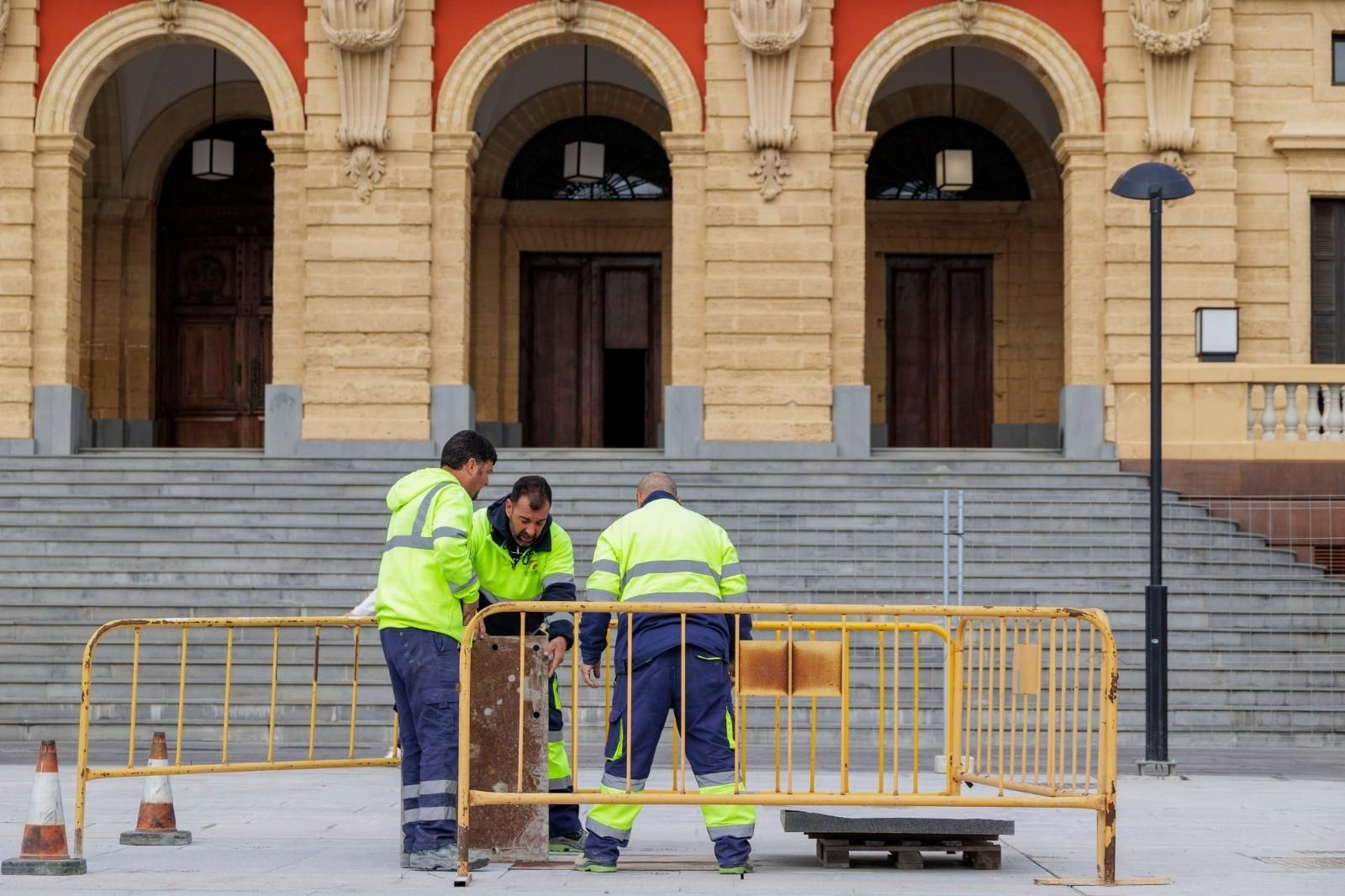 Imágenes de la visita a la Plaza del Rey para comprobar el resultado de las obras.