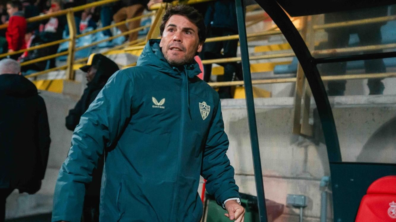 Rubi, antes del inicio del encuentro contra la Cultural y Deportiva Leonesa.