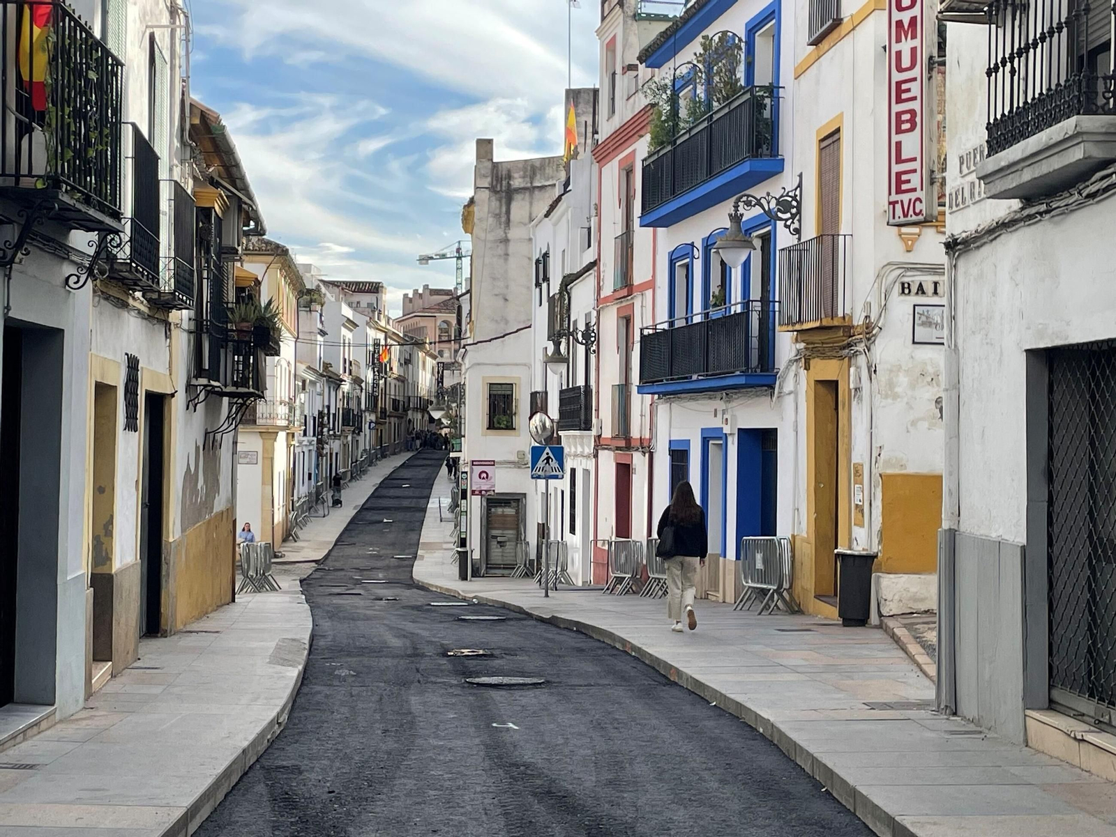 La calle Alfaros tras su primera fase de obras, en imágenes