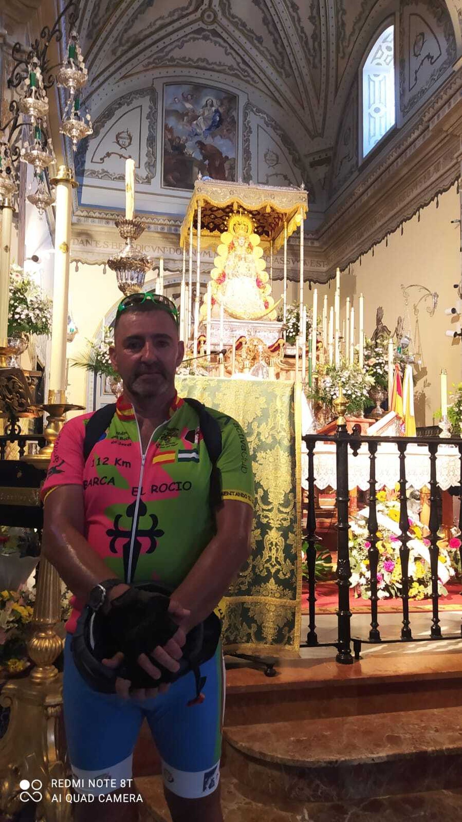 Juan Pedro Orellana,  a su llegada ante la Virgen.