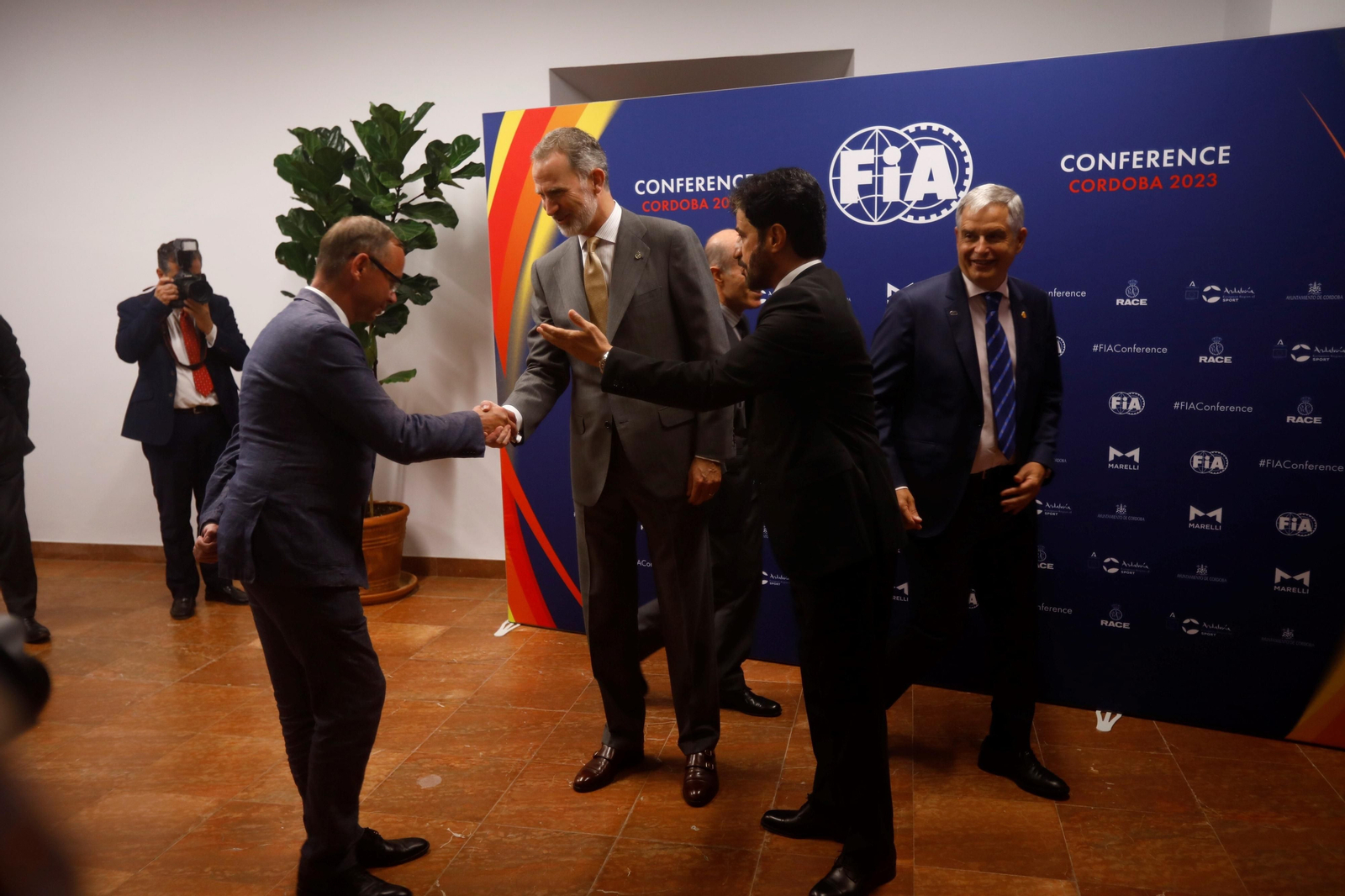 El Rey Felipe VI en la conferencia de la Federación Internacional del Automóvil de Córdoba, en imágenes
