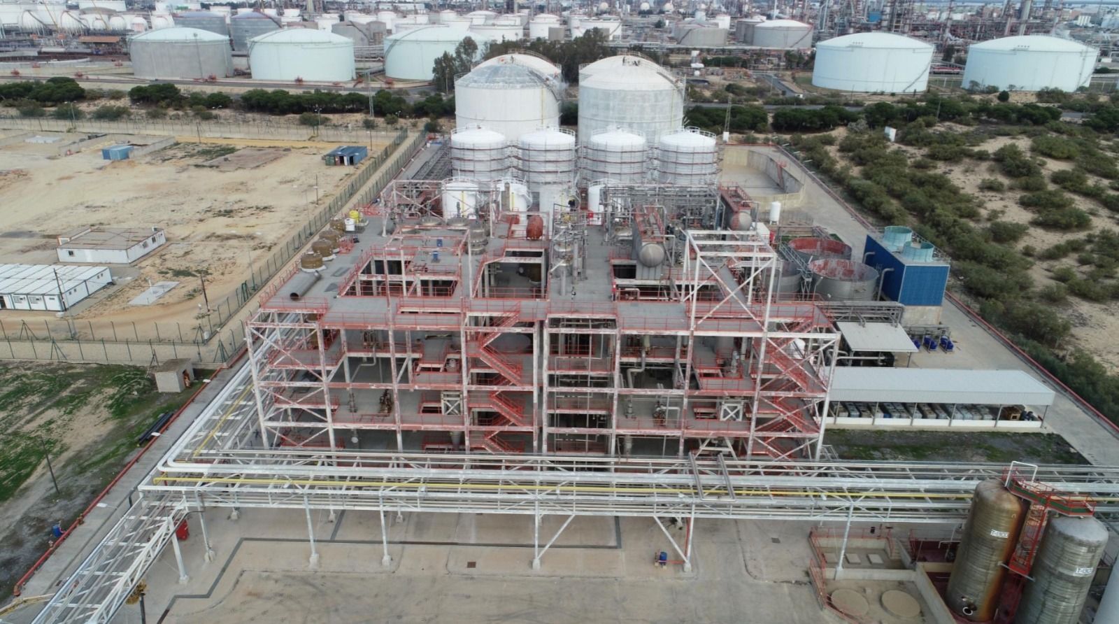 Planta de Gunvor en una imagen aérea de sus instalaciones en Huelva.