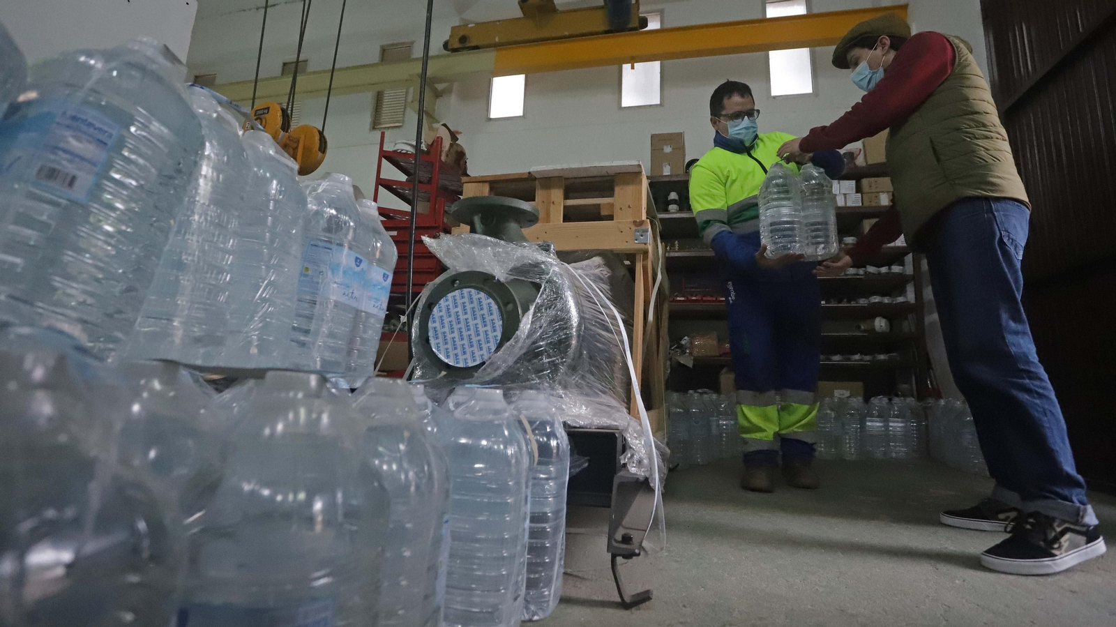 Fotos del reparto de agua de Aqualia  en La Alcaidesa