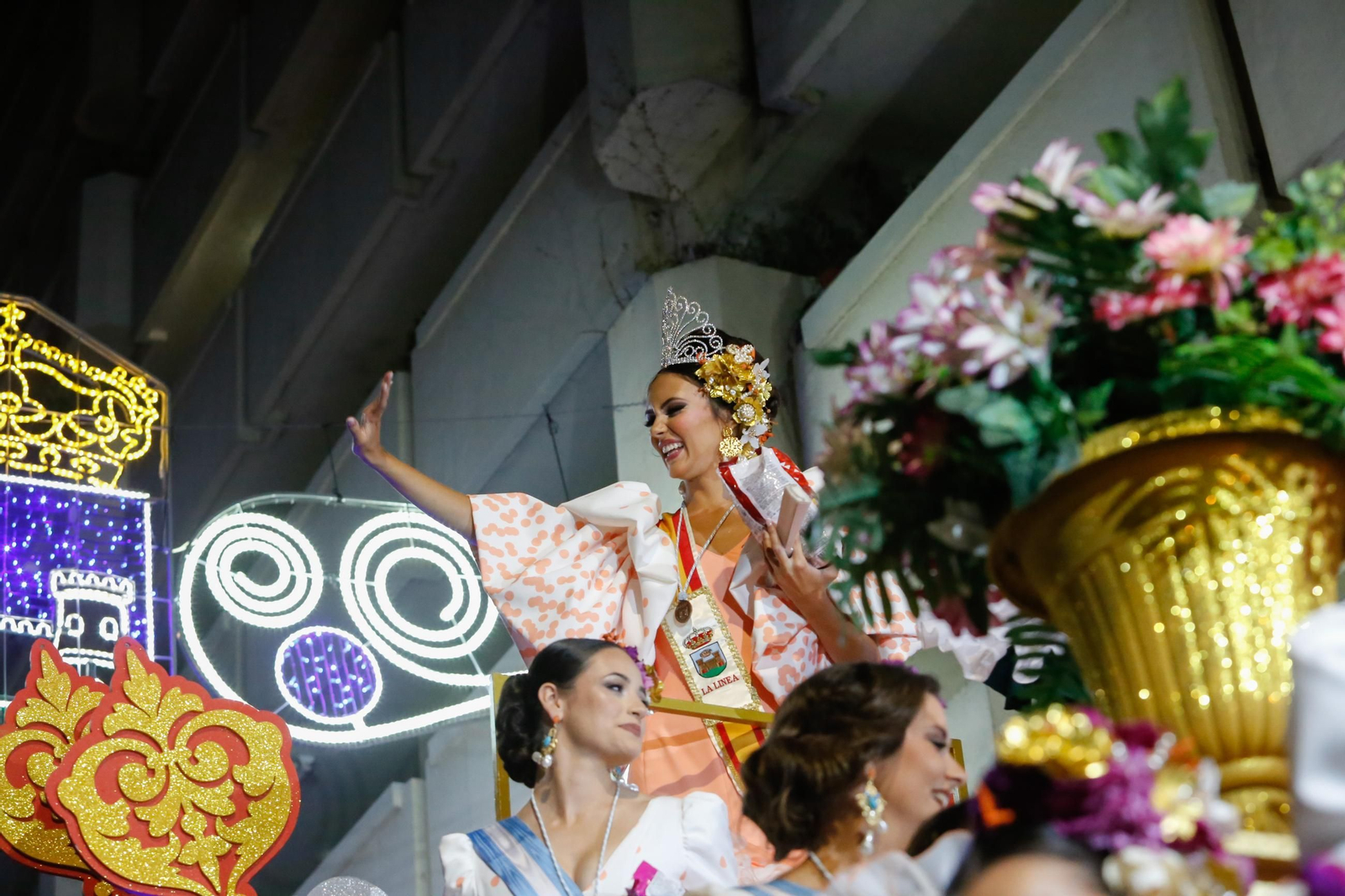 Búscate en las fotos de la cabalgata de la Feria de La Línea