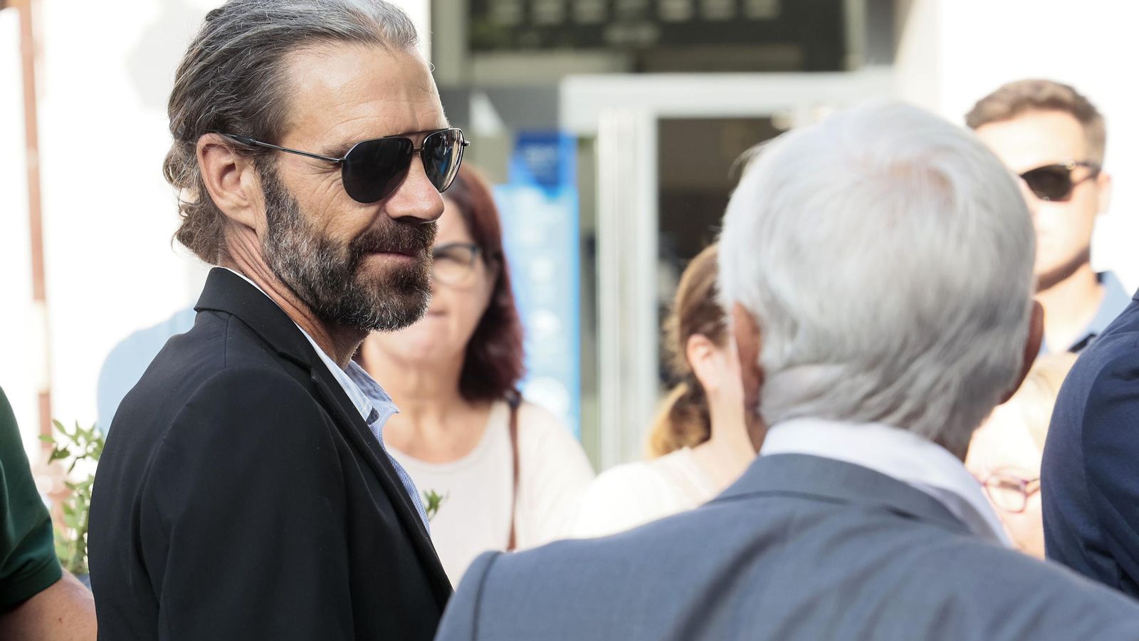 José Tomás, muy allegado al maestro, acudió a Camas para despedirlo.