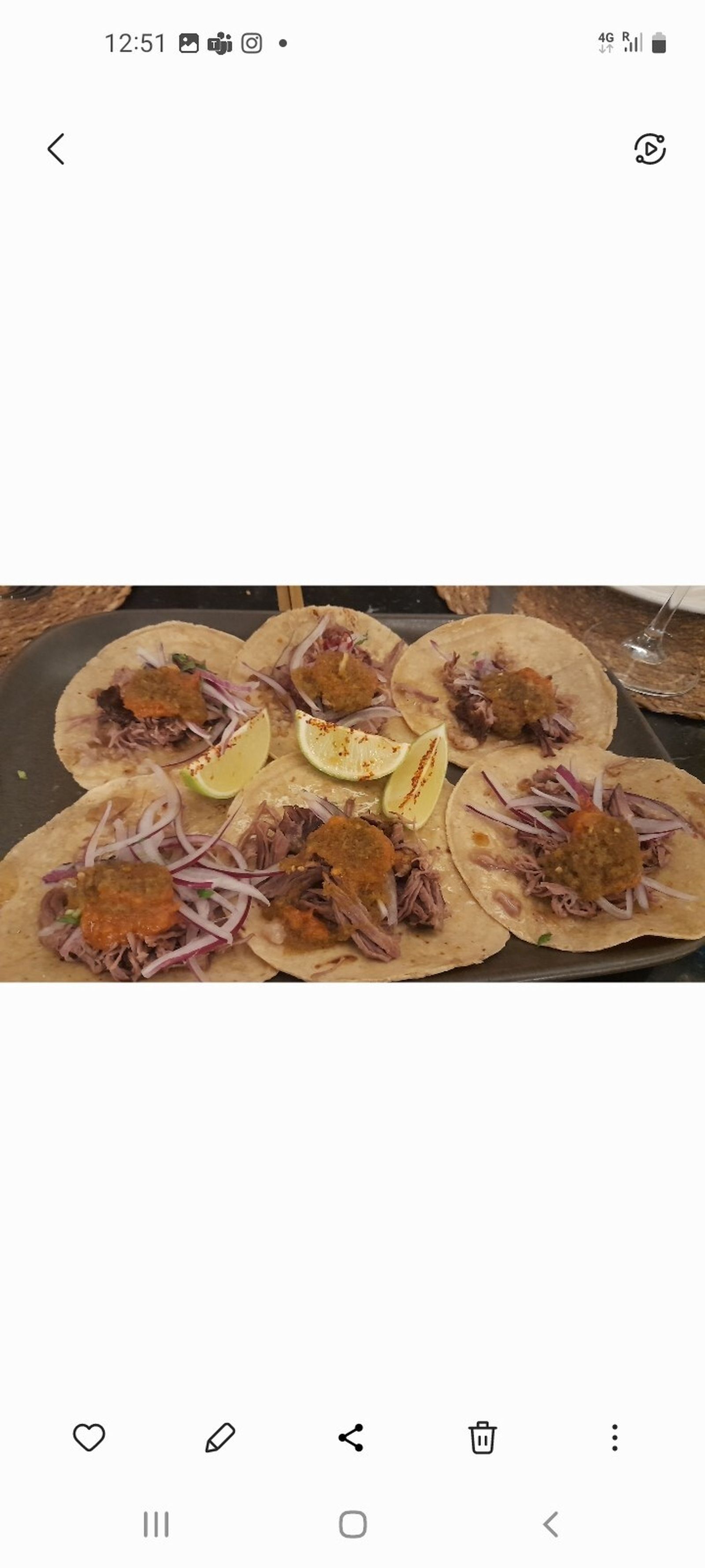 Tacos de ternera y tuétano en el restaurante Voraz, de Madrid