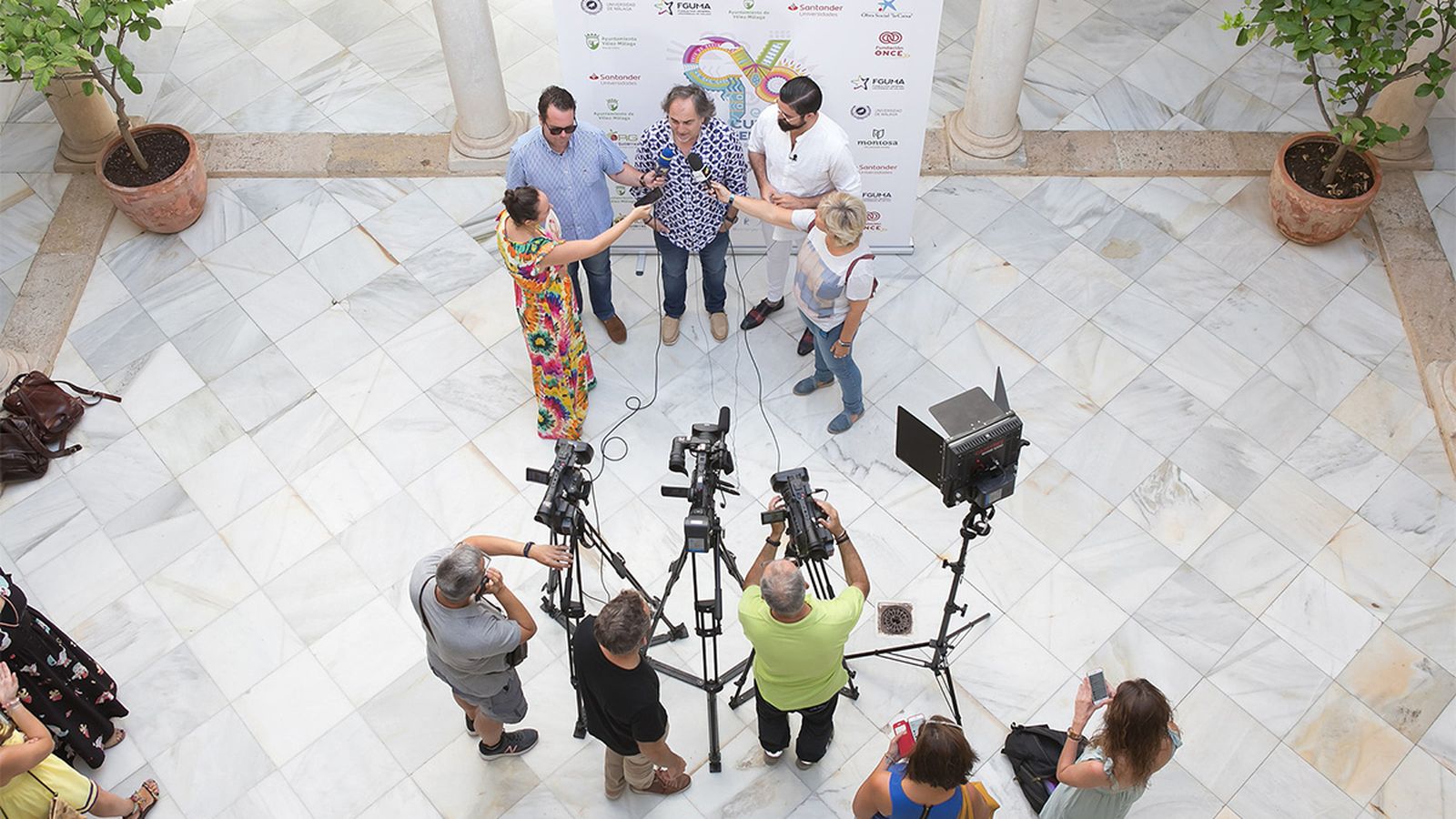 El Selu y Manu Sánchez, atienden a los medios.