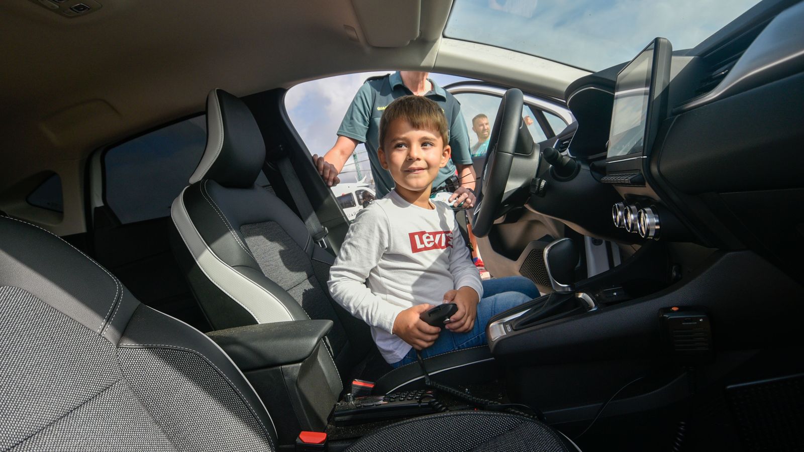 Las fotos de la exhibición de medios de la Guardia Civil en el llano amarillo