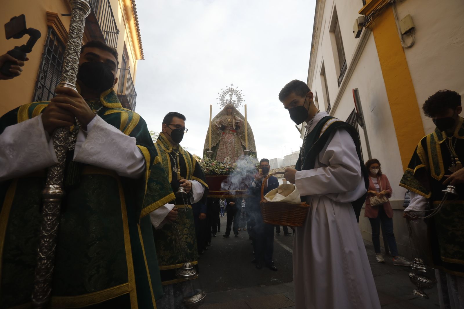 El rosario matinal de la Virgen de la Paz, en fotografías