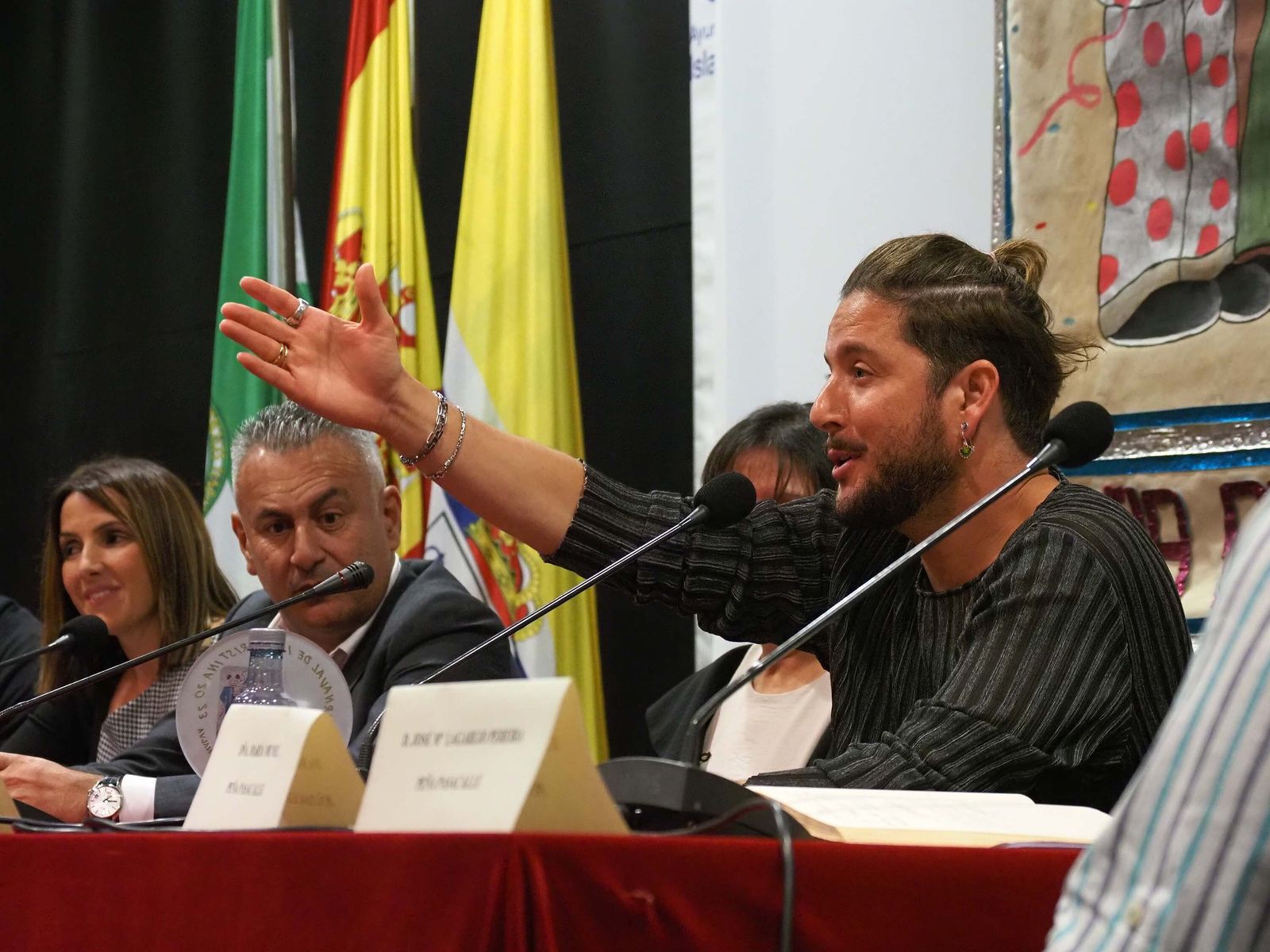 Manuel Carrasco regresa a su Isla Cristina para recibir el Galardón de la Peña Pasacalles, en imágenes