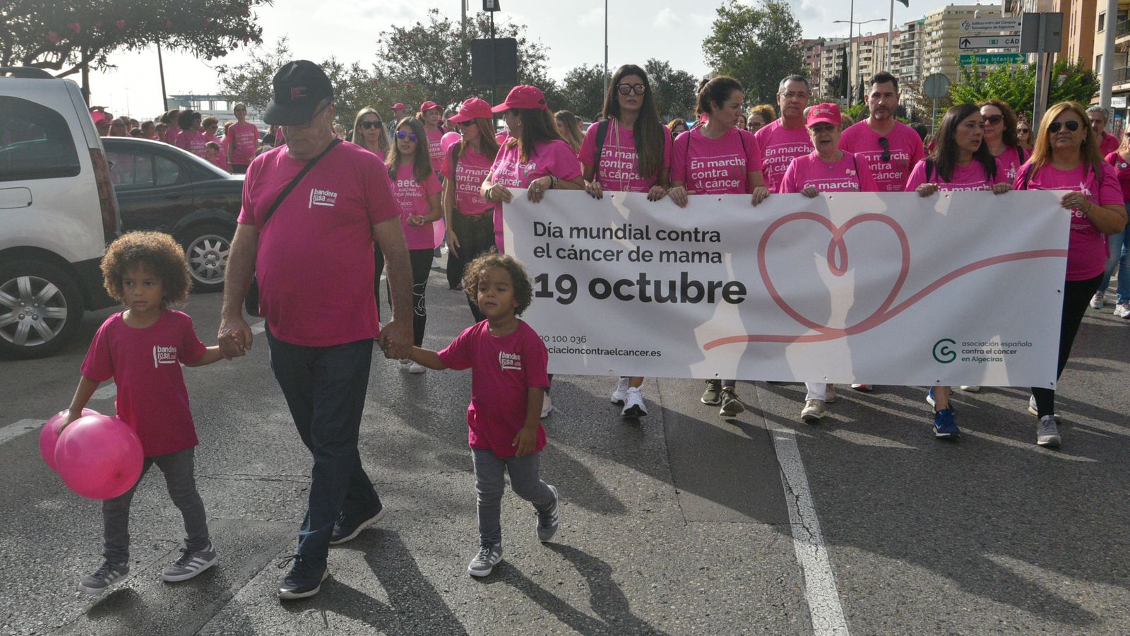 Las fotos de la Marcha contra el cáncer de mama en Algeciras