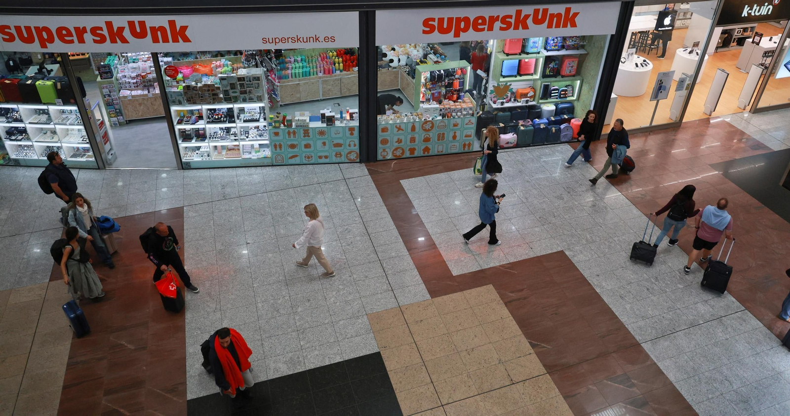 Interior del centro comercial Vialia de Málaga.