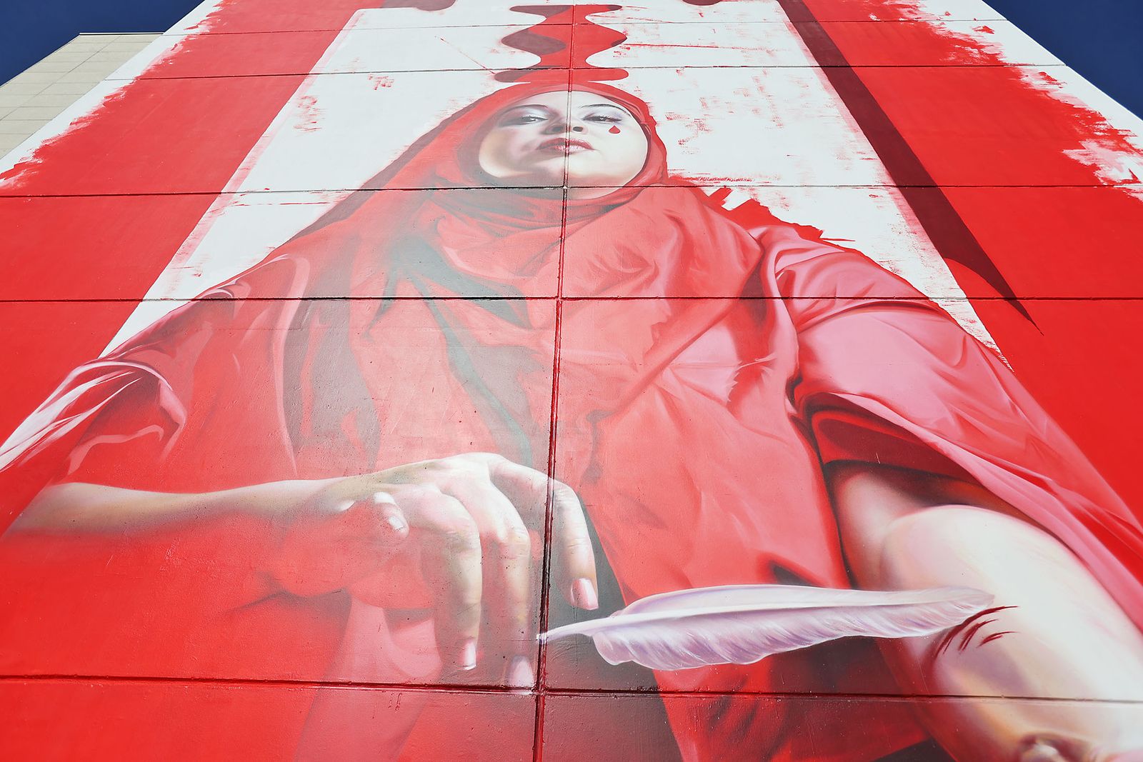 Imágenes del nuevo mural de Man O Matic en la Universidad de Huelva