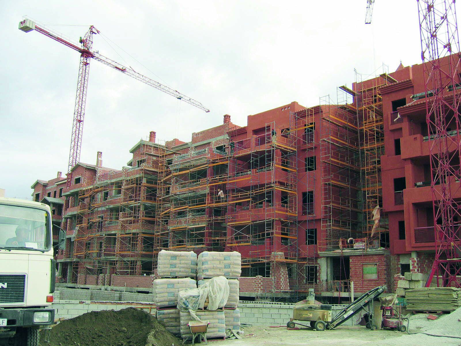Edificios en construcción en la Costa Tropical de Granada