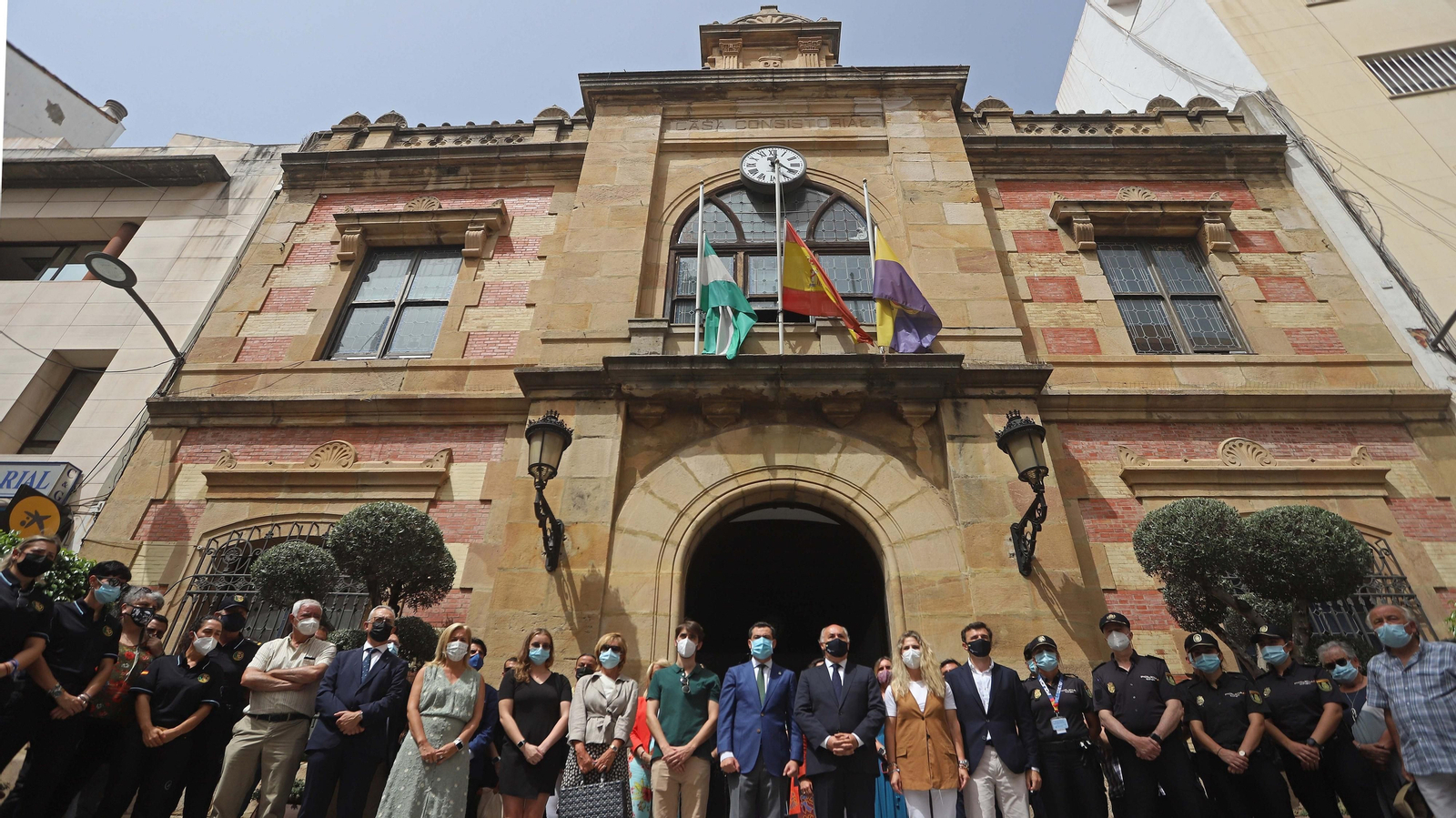 Fotos del minuto de silencio por el agente de Aduanas José Luis Domínguez Iborra en Algeciras