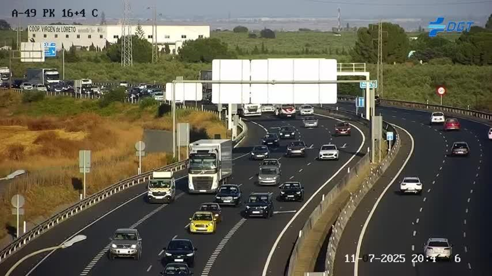 Tráfico intenso en dirección a Huelva por la A-49.