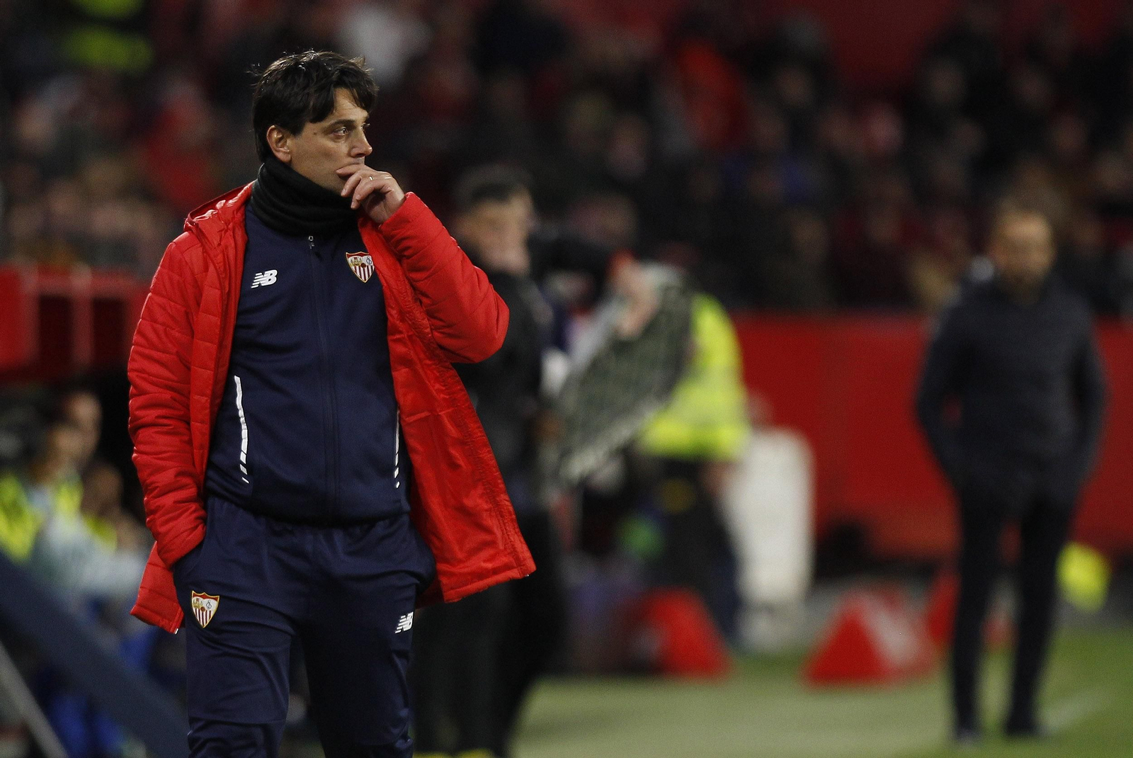 Montella, pensativo, durante el Sevilla-Getafe.