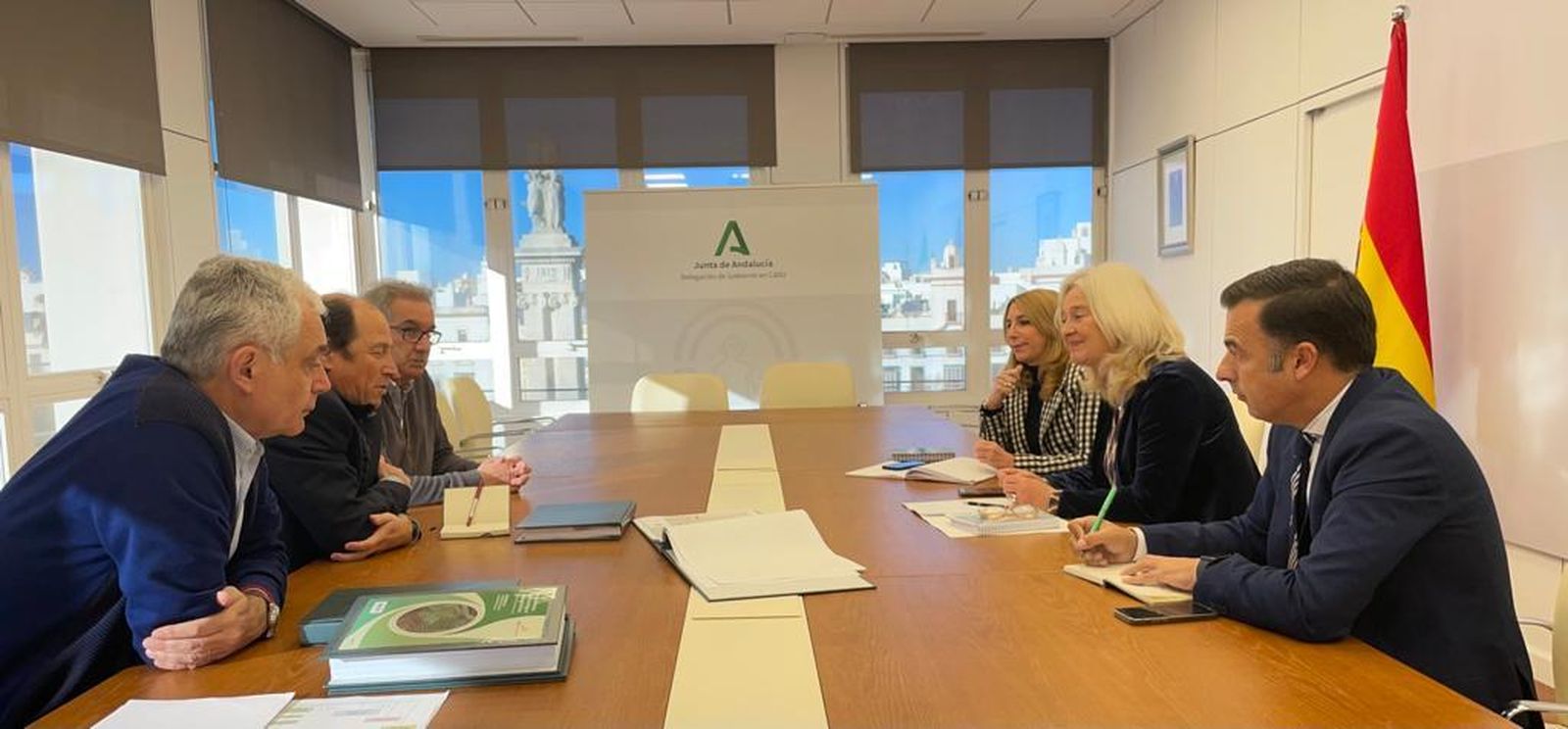 Reunión de la Junta con responsables de Neste.