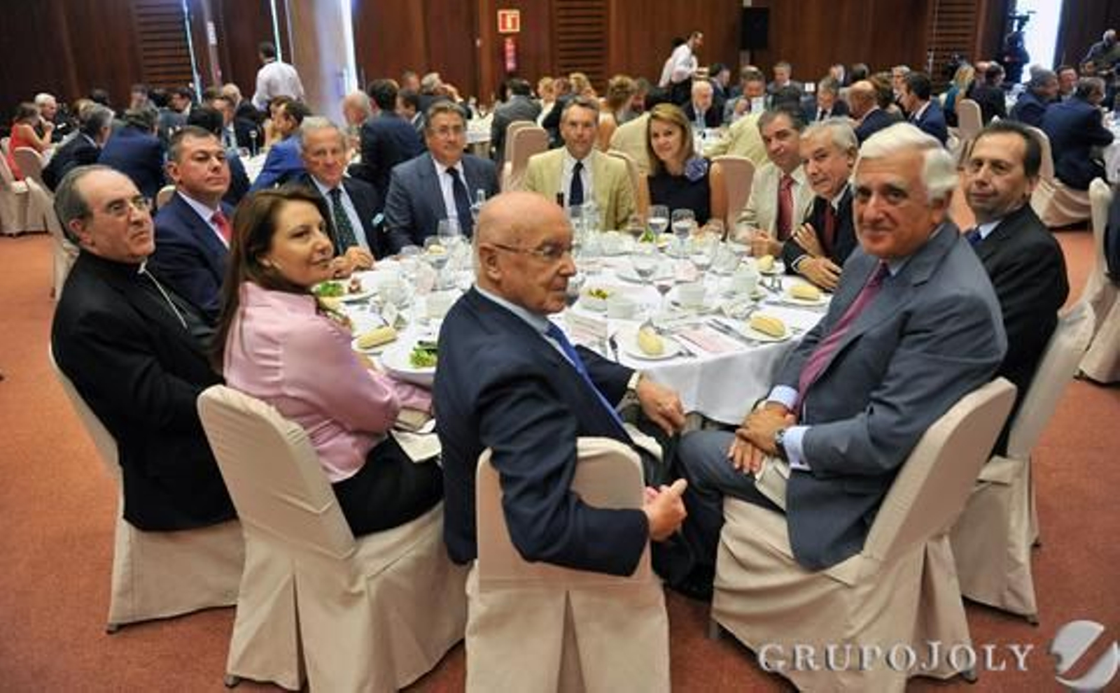 Manuel Clavero, Carmen Crespo, Juan José Asenjo, José Luis Sanz, José Gandía, Juan Ignacio Zoido, José Joly, María Dolores de Cospedal, Antonio Pérez, Javier Arenas, José Antonio Carrizosa y Santiago Herrero.

Foto: Victoria Hidalgo / Juan Carlos Vazquez