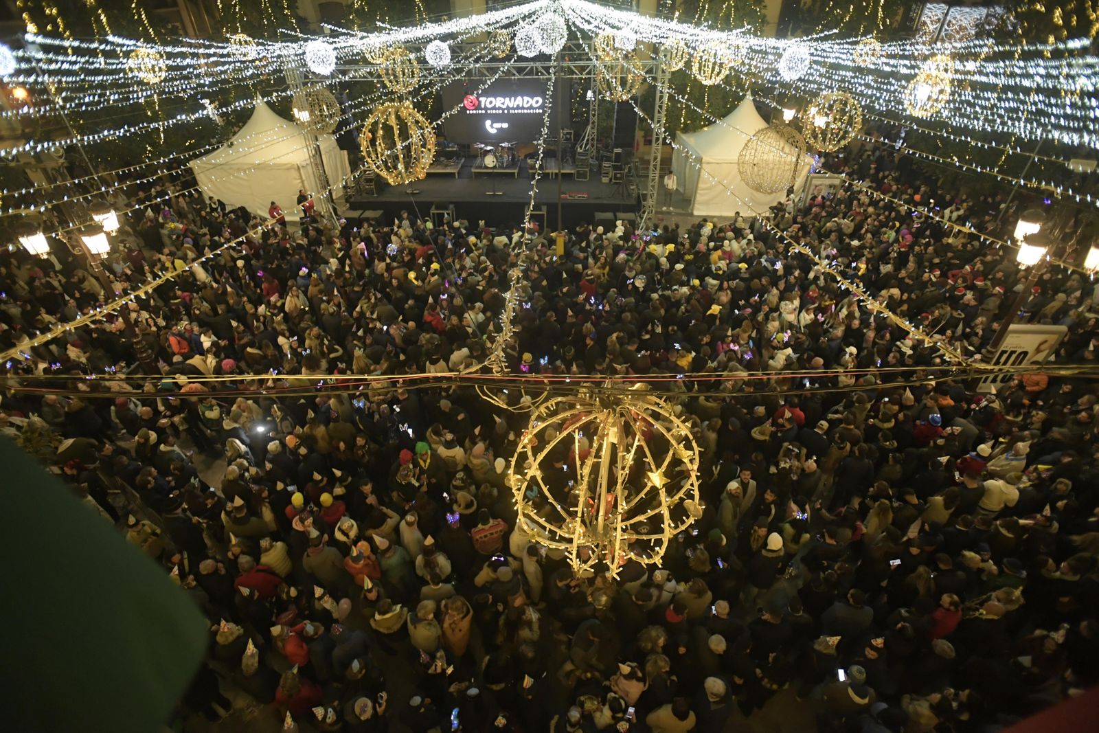 Granada da la bienvenida a 2023 en la Plaza del Carmen