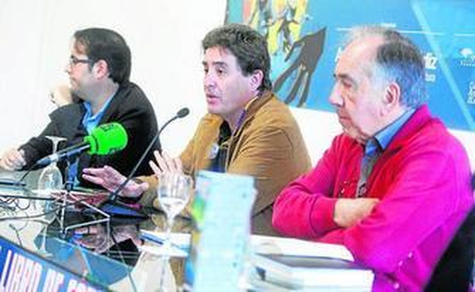 Luis García Gil, Luis García Montero y Joan Margarit, en el acto de ayer.