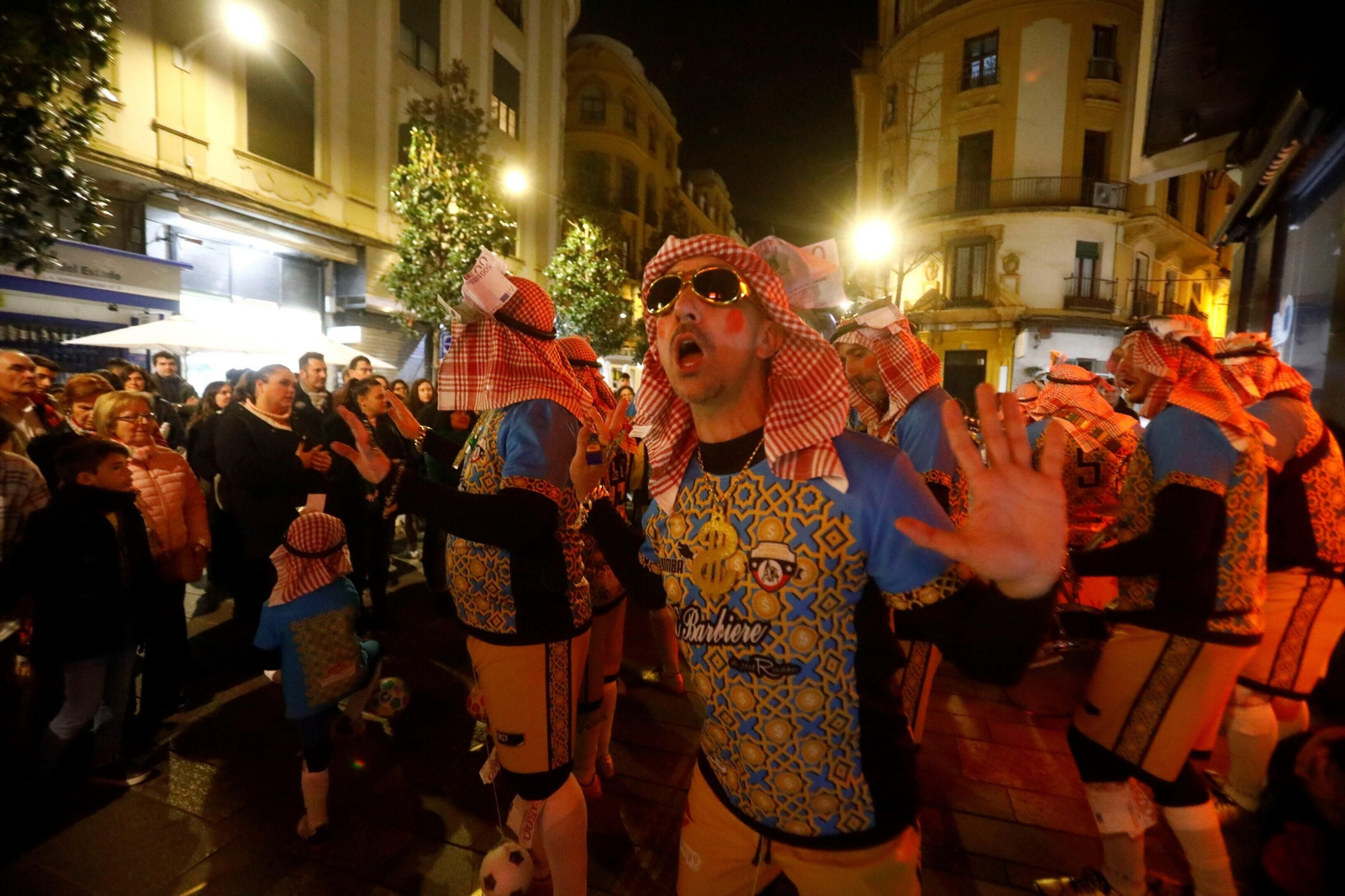 El pregón da paso al Carnaval en las calles de Córdoba, en imágenes