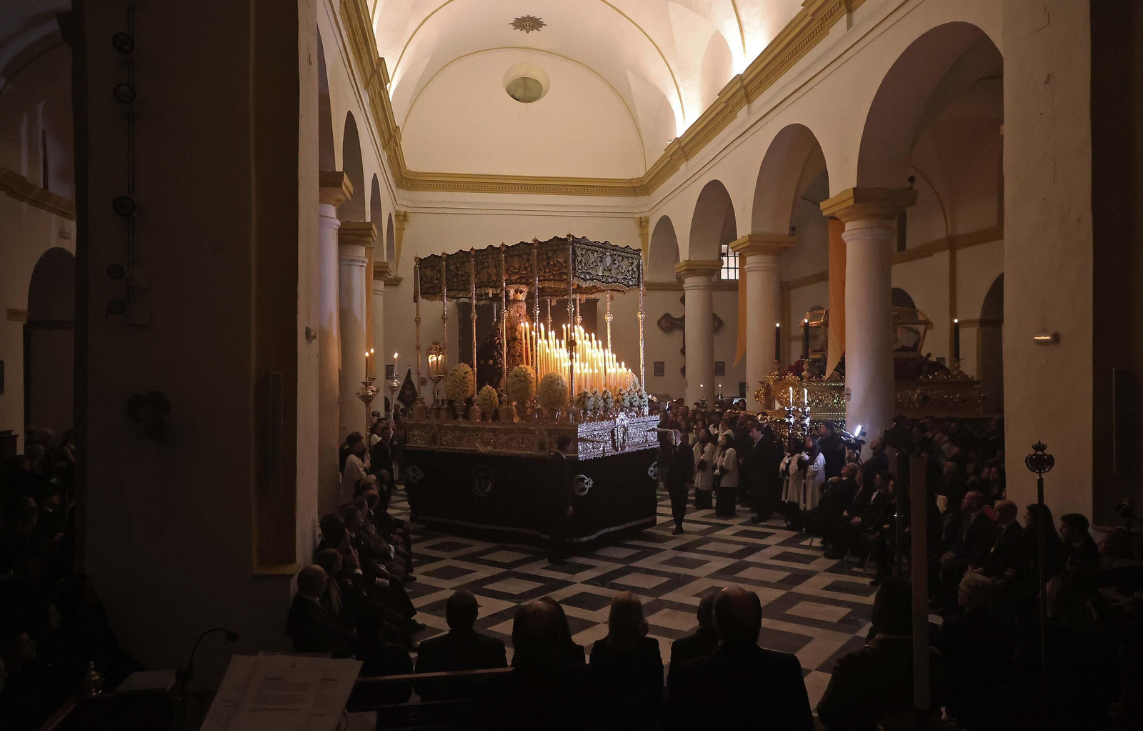 Fotos del Viernes Santo en Algeciras: Misericordia y Santo Entierro