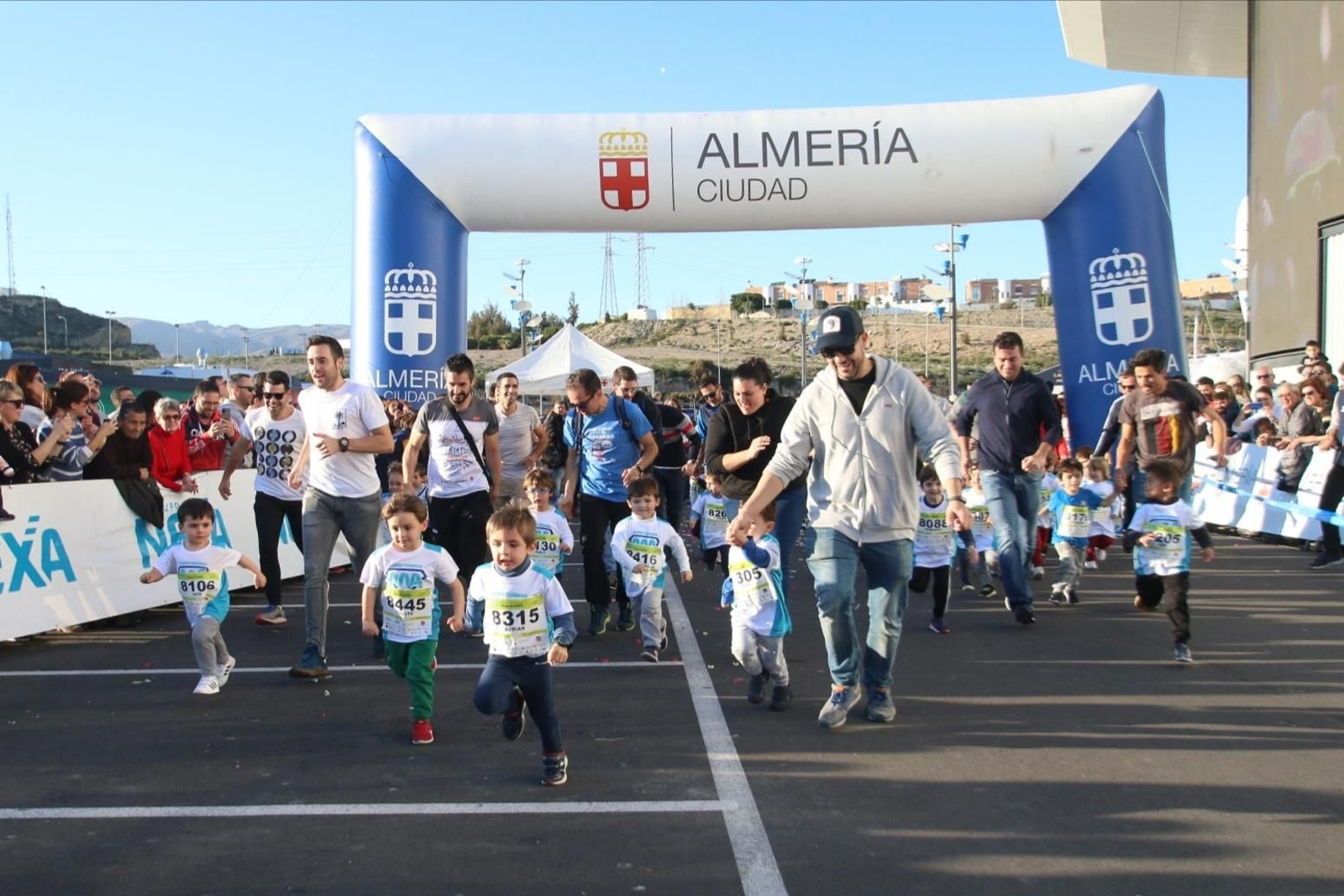 Fotogalería de las carreras infantiles del Medio Maratón de Almería