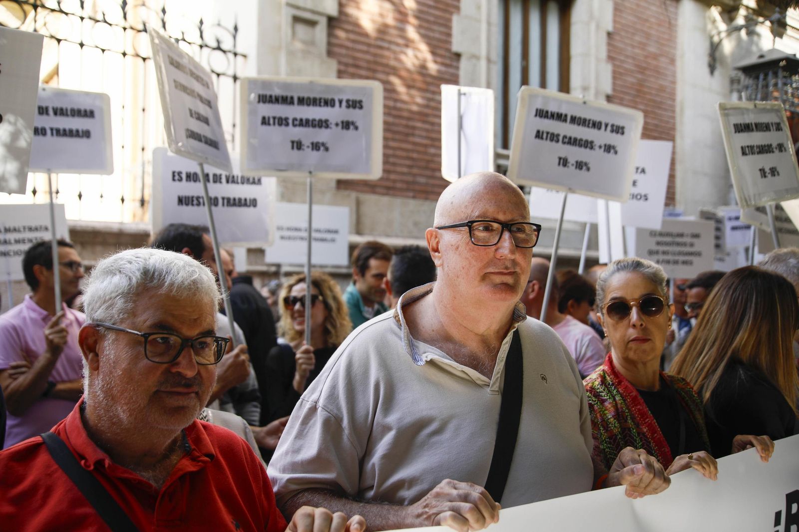 Las imágenes de la concentra para reclamar mejoras laborales para el personal funcionario de la Junta de Andalucía en Almería