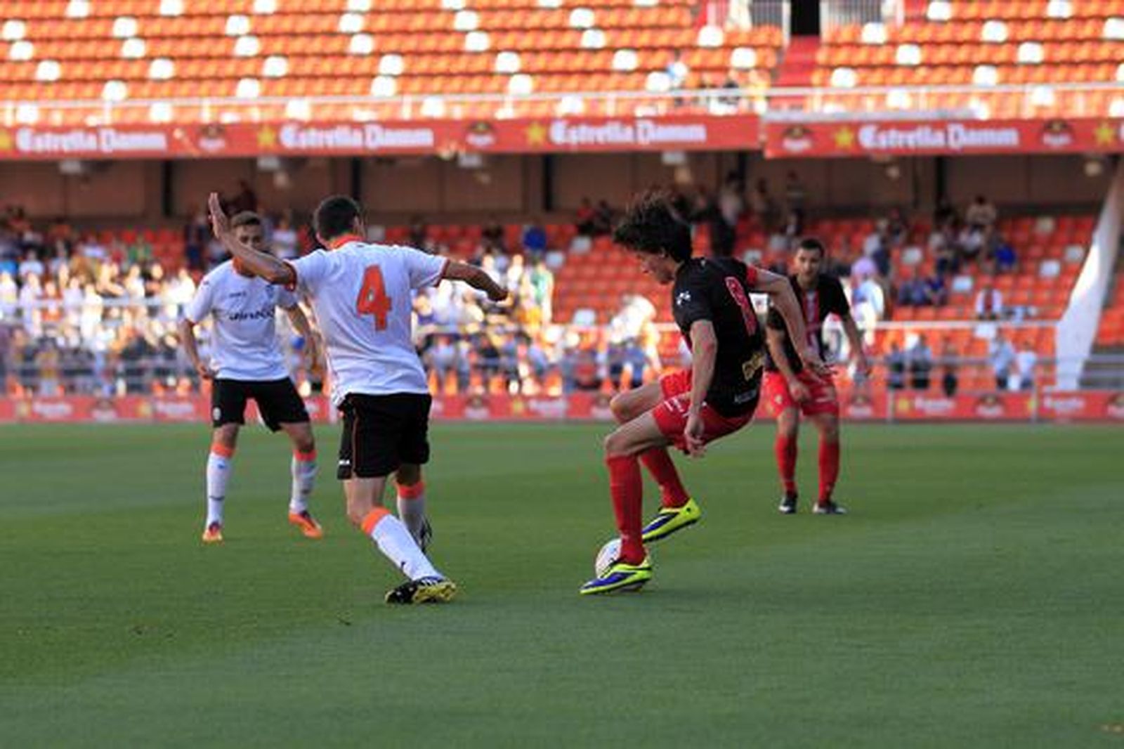 Los albirrojos consuman la pérdida de la categoría un año después de subir al caer en Valencia por 1-0

Foto: LOF