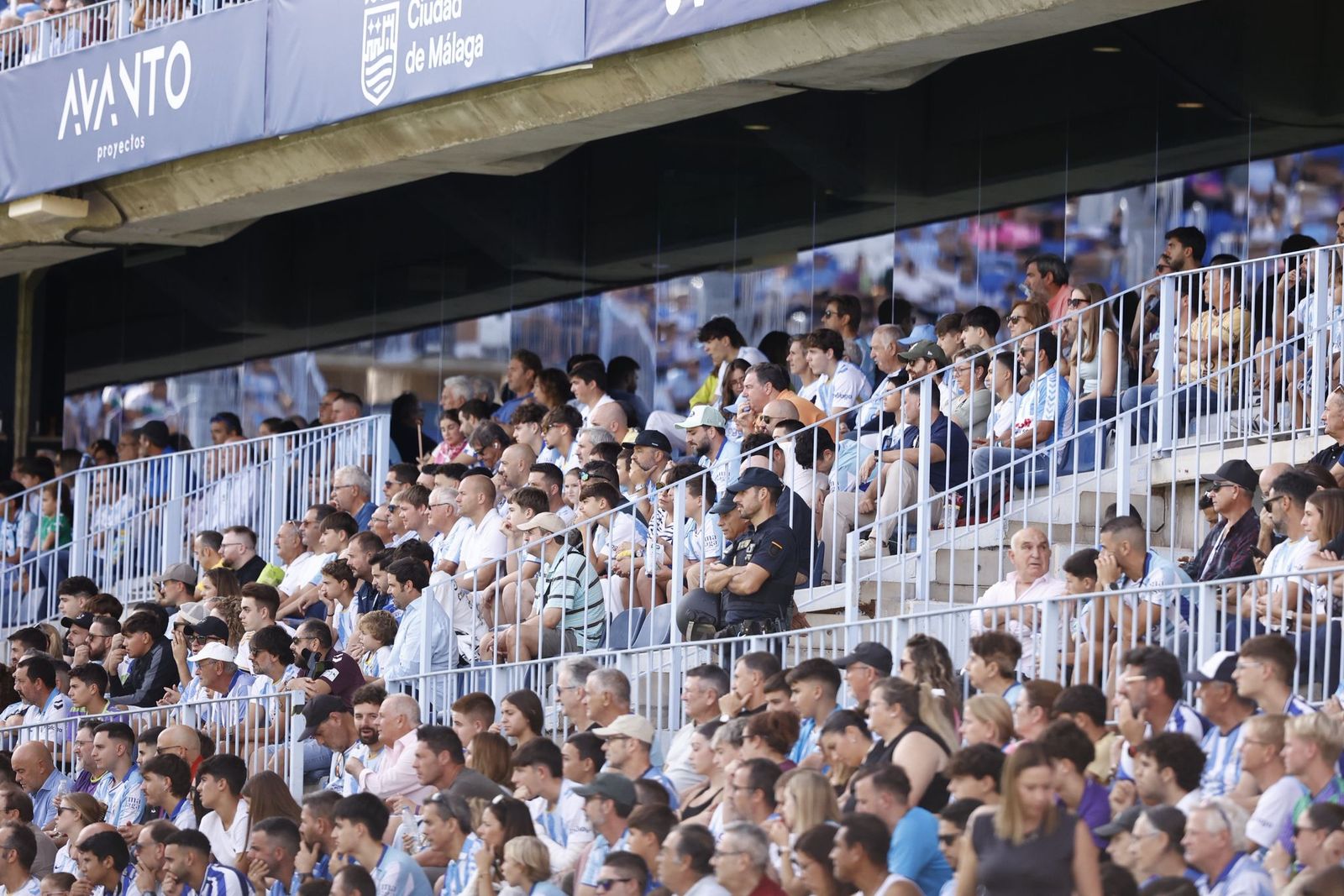 Búscate en las gradas de La Rosaleda durante el Málaga-Andorra