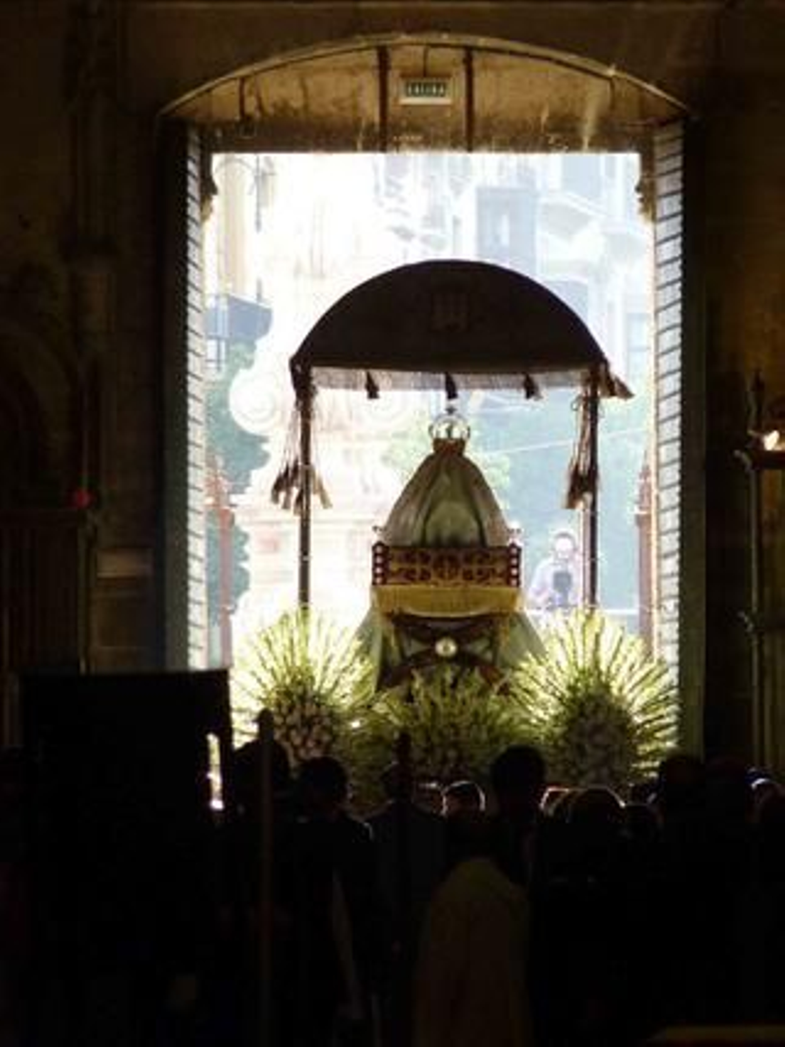 La procesión de la Virgen de los Reyes vista por Ruesga Bono.

Foto: Ruesga Bono
