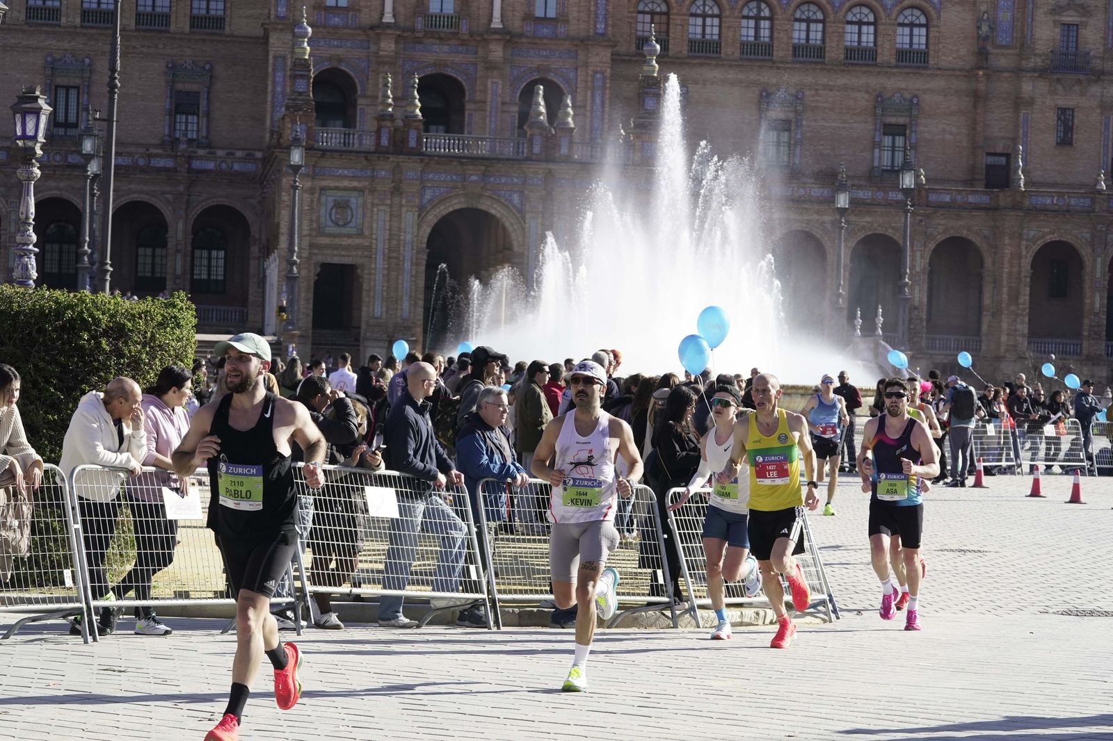 El Zúrich Maraton de Sevilla 2026 en la Plaza de España, galería 1