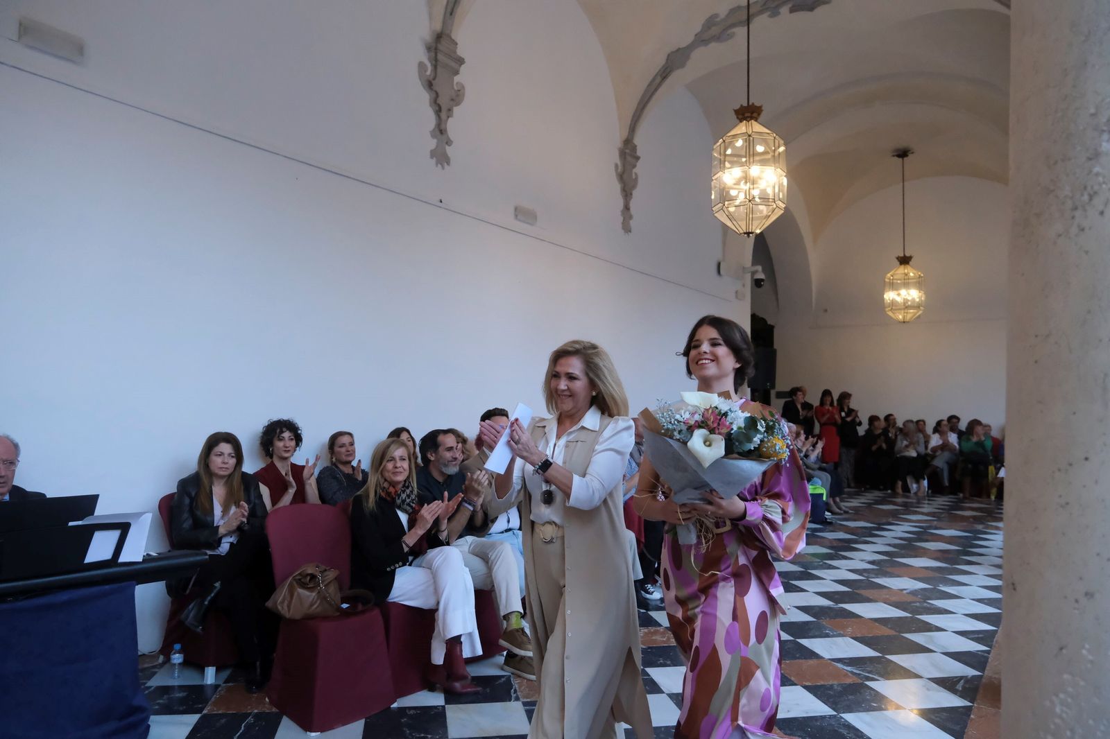 El desfile benéfico de la Asociación Alzheimer Córdoba 2023, en imágenes