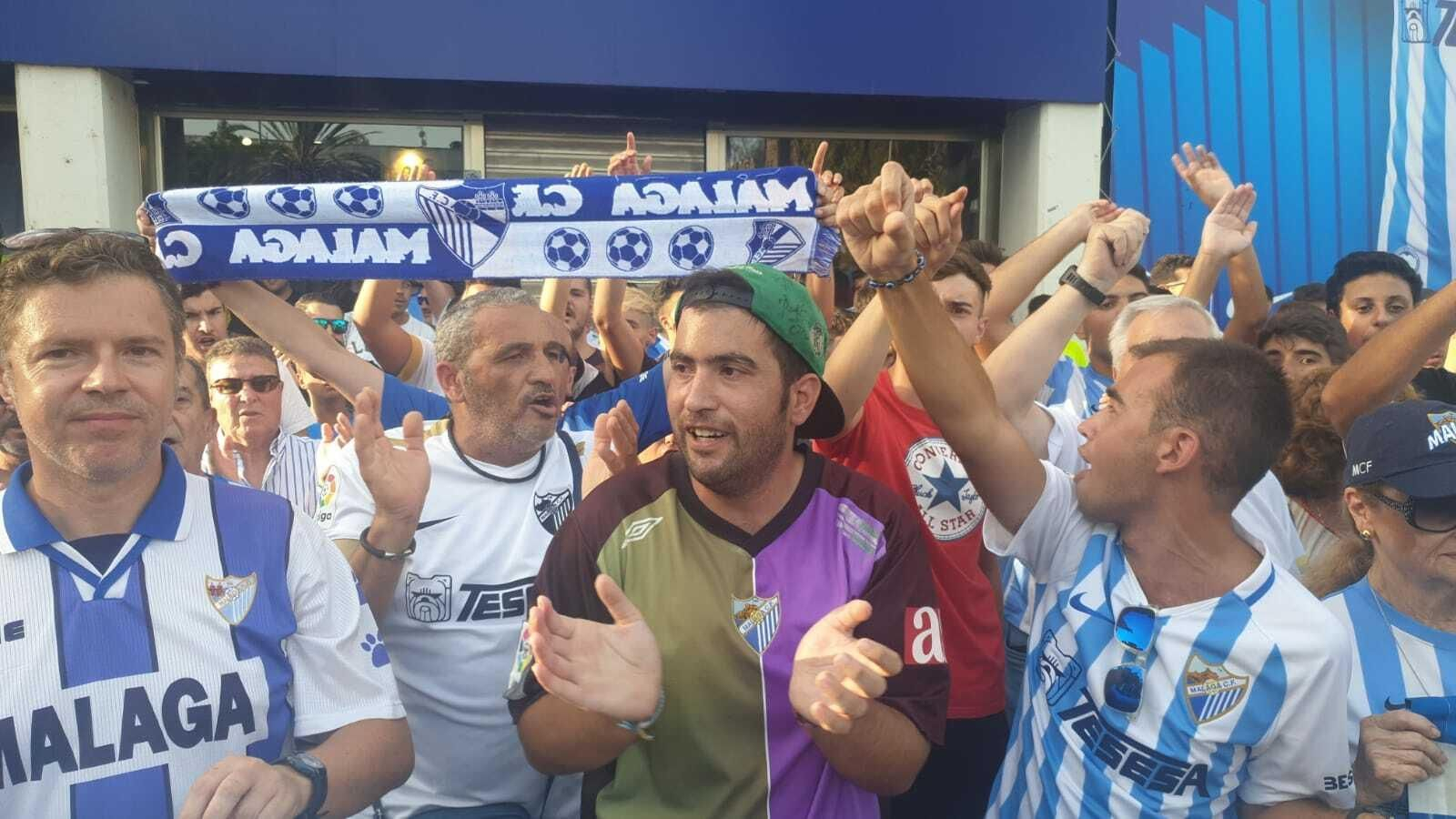 La manifestación contra el jeque Al-Thani en Málaga, en fotos
