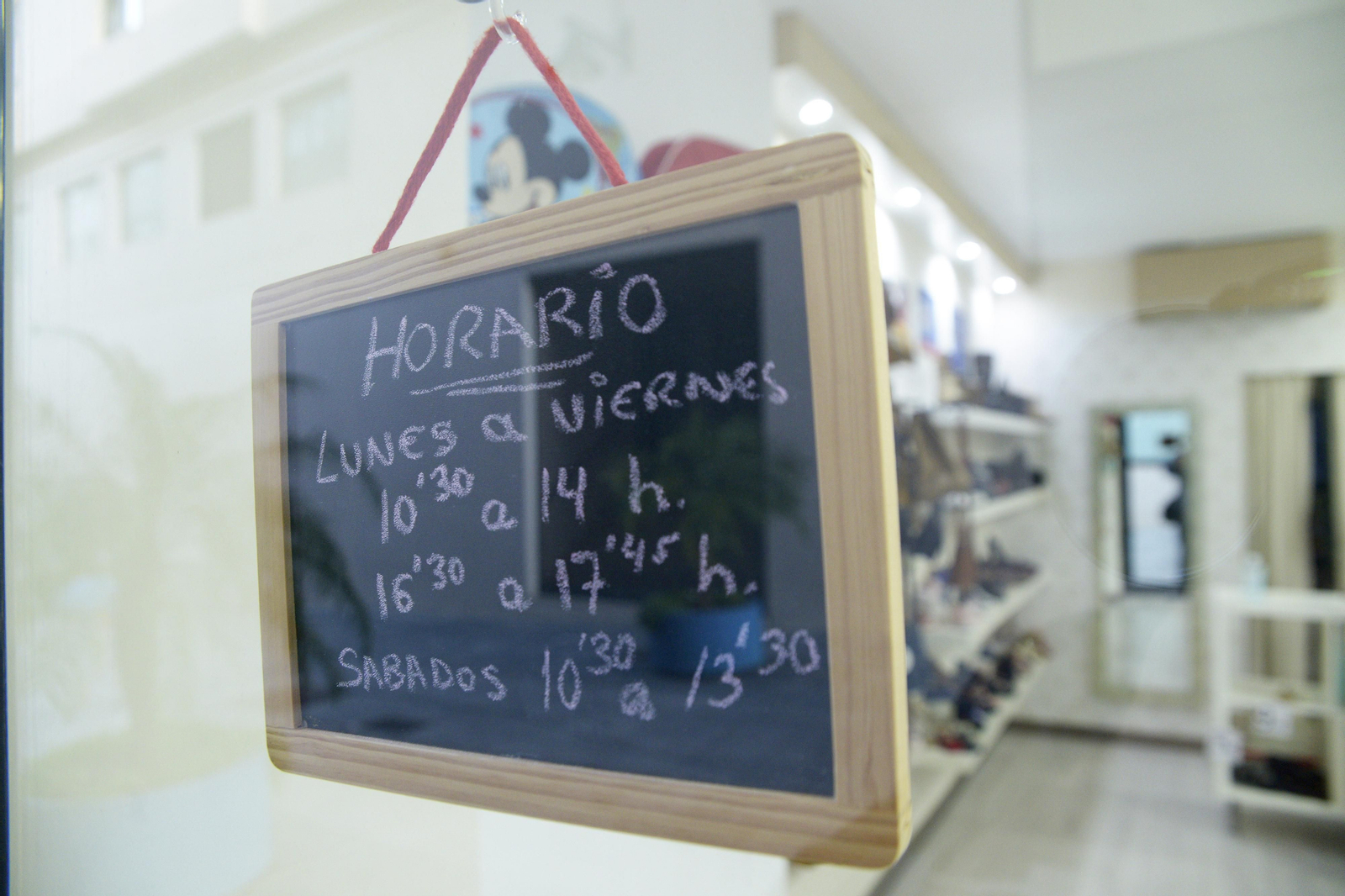 Fotos del cierre de comercios y bares en las calles por el Covid