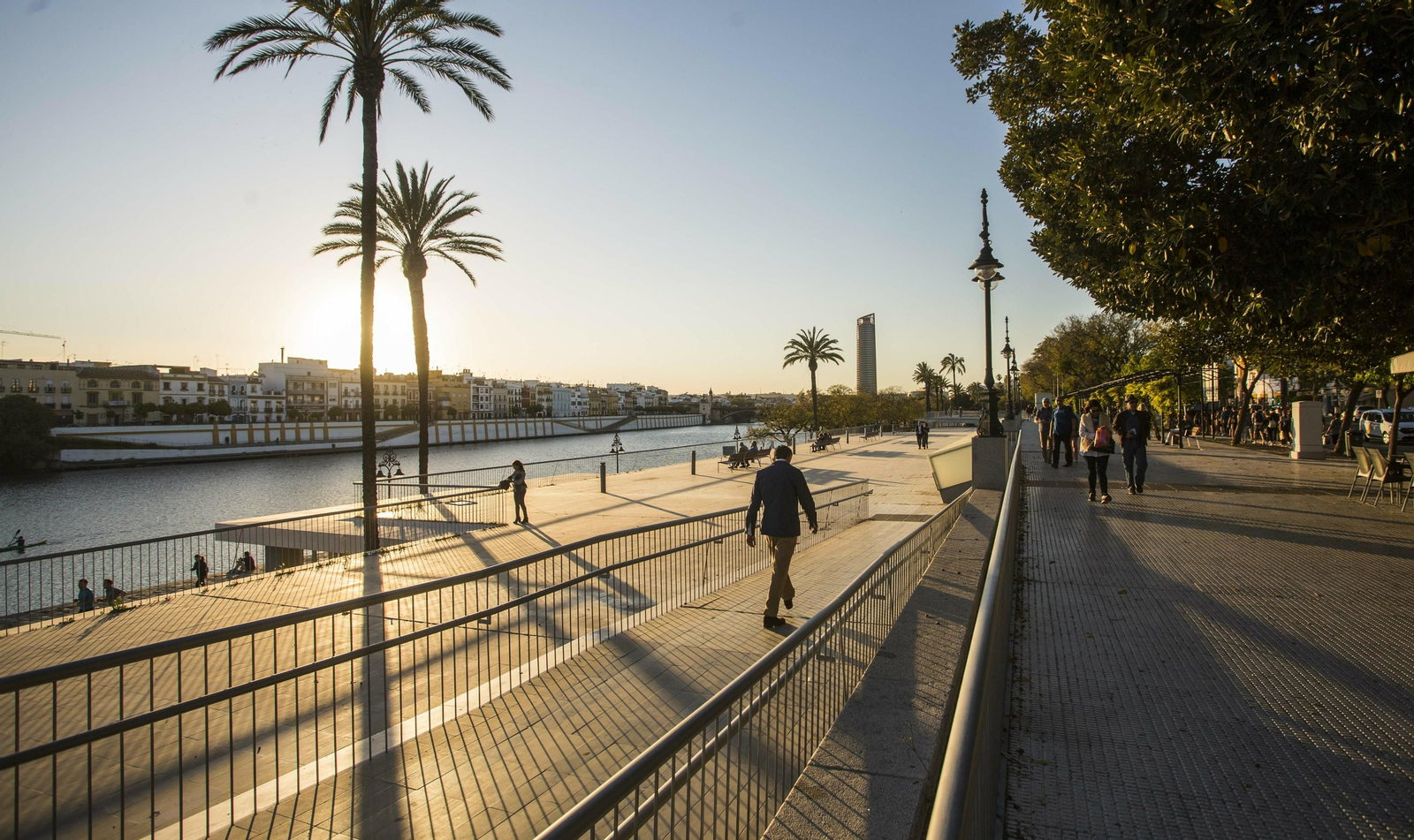 El paseo de Marqués de Contadero aún carece de sombras, vegetación y jardineras.