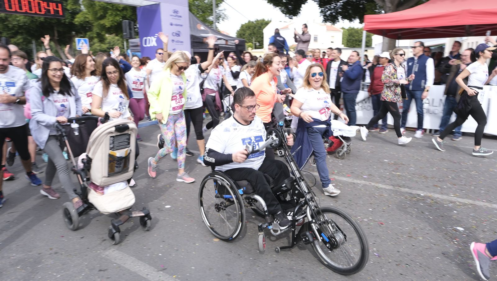 Imágenes de la Carrera de la Mujer 2023 en Almería