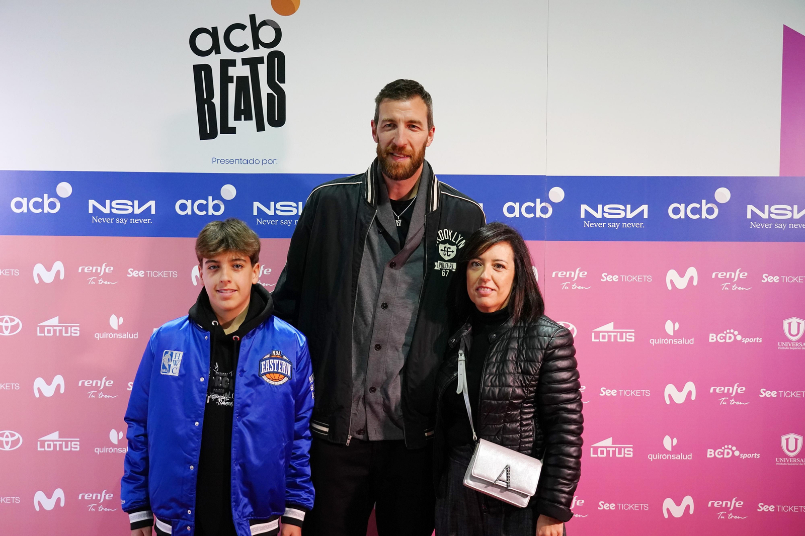 La alfombra roja del concierto de Lola Índigo que abre la Copa del Rey de Málaga