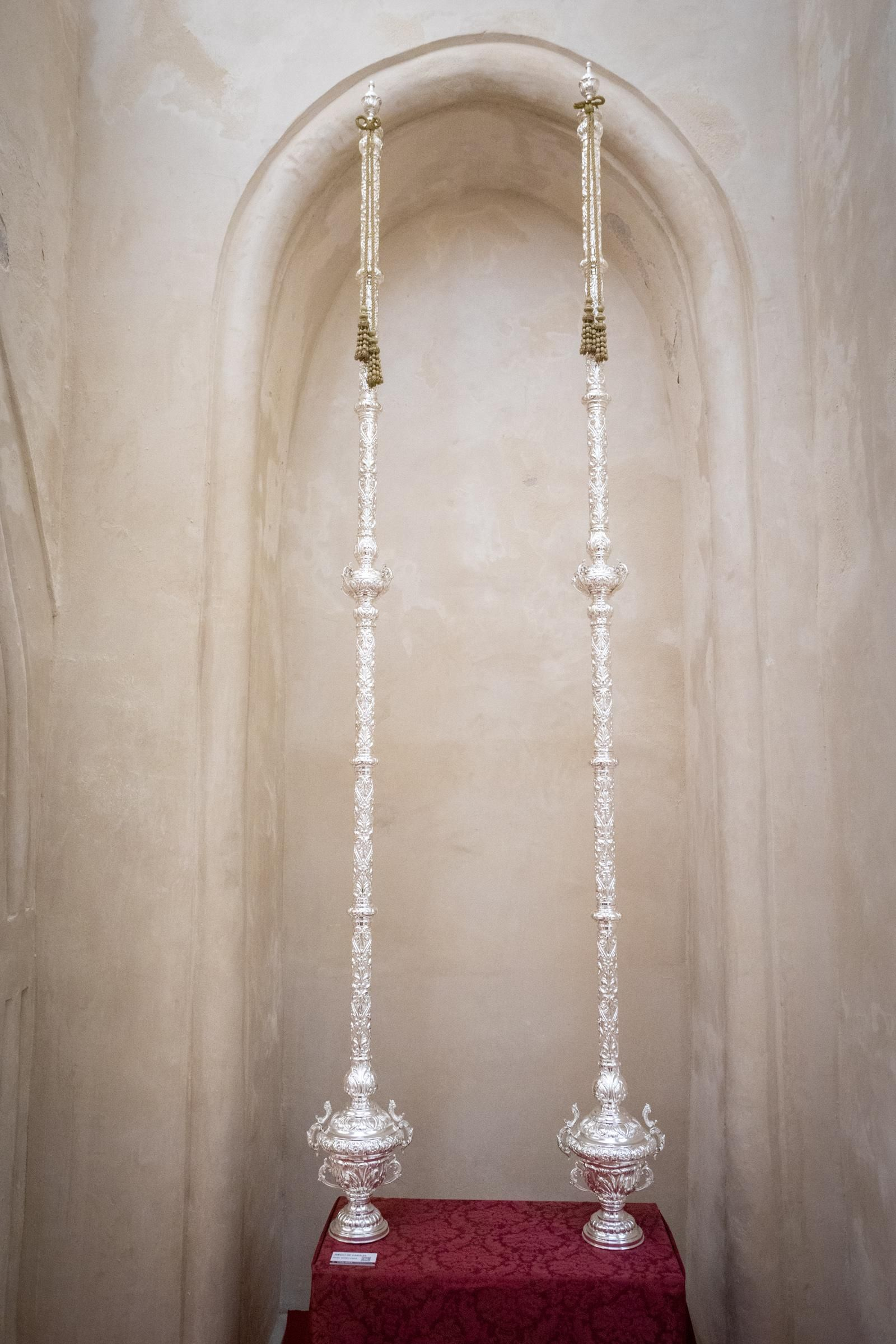 Las imágenes de la exposición Opera Nova, estrenos de las hermandades de San Fernando