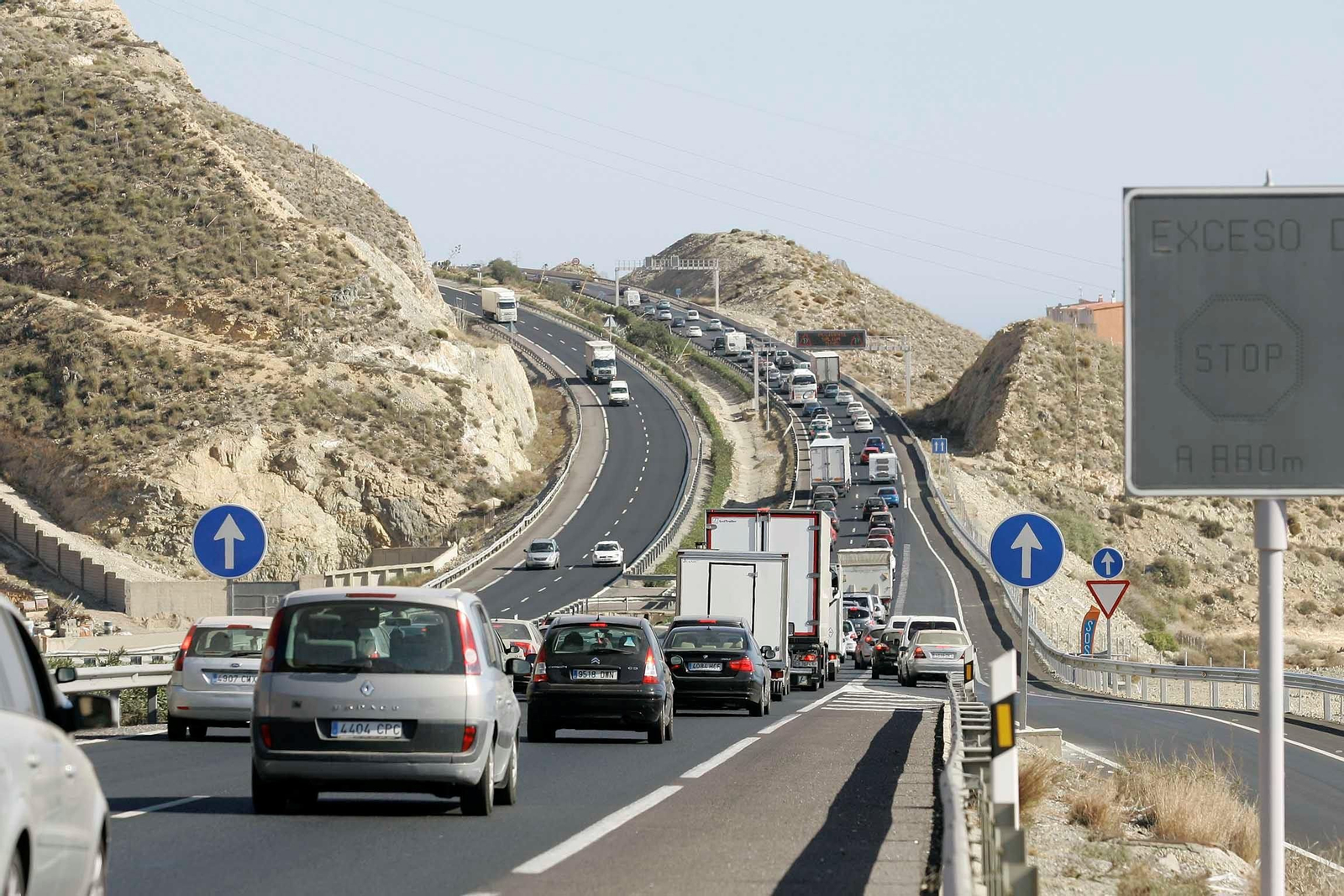 Un tramo de la autovía A-7, en el Poniente almeriense, con gran densidad de tráfico.