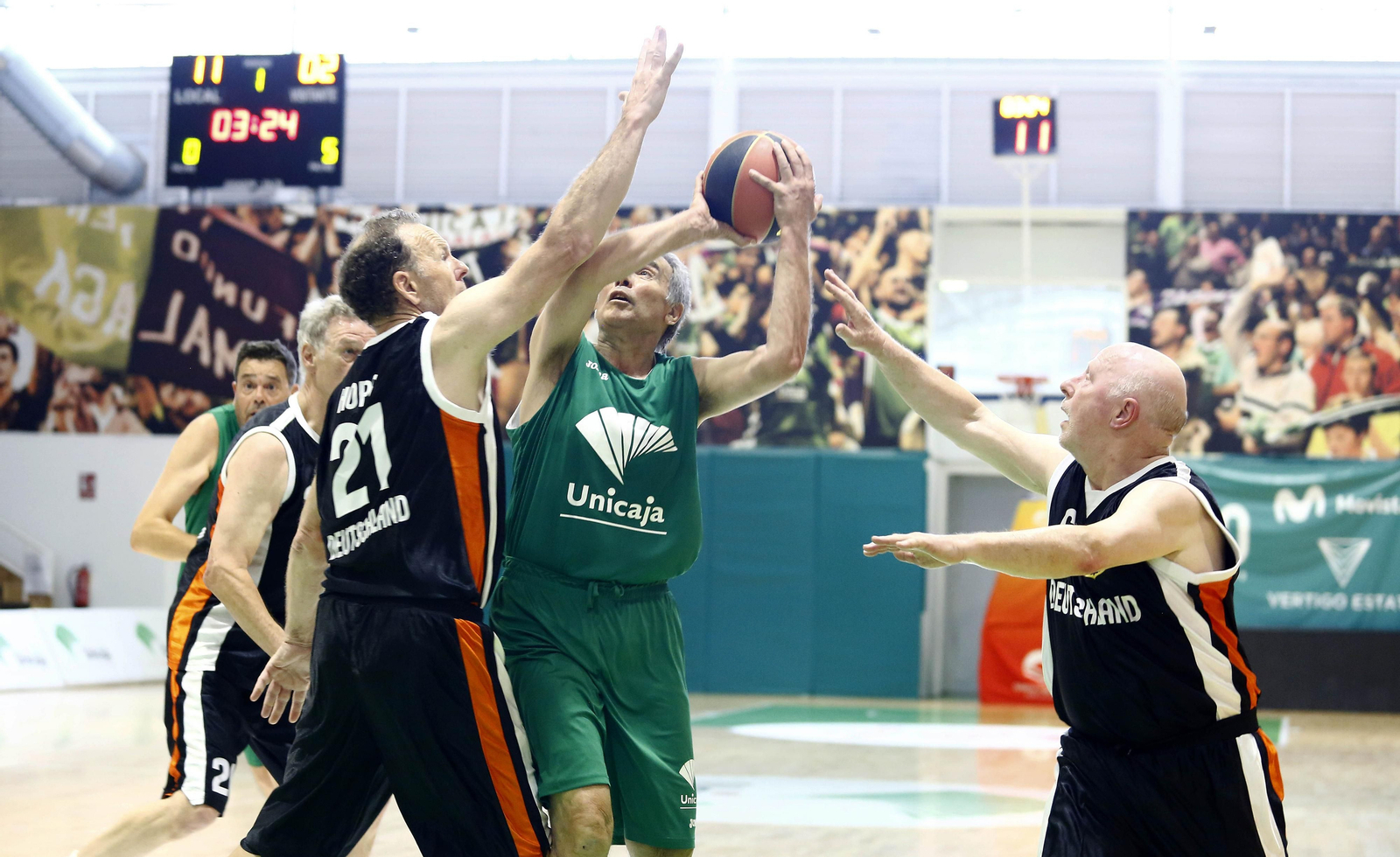 El debut del Unicaja +60 en el FIMBA, en fotos
