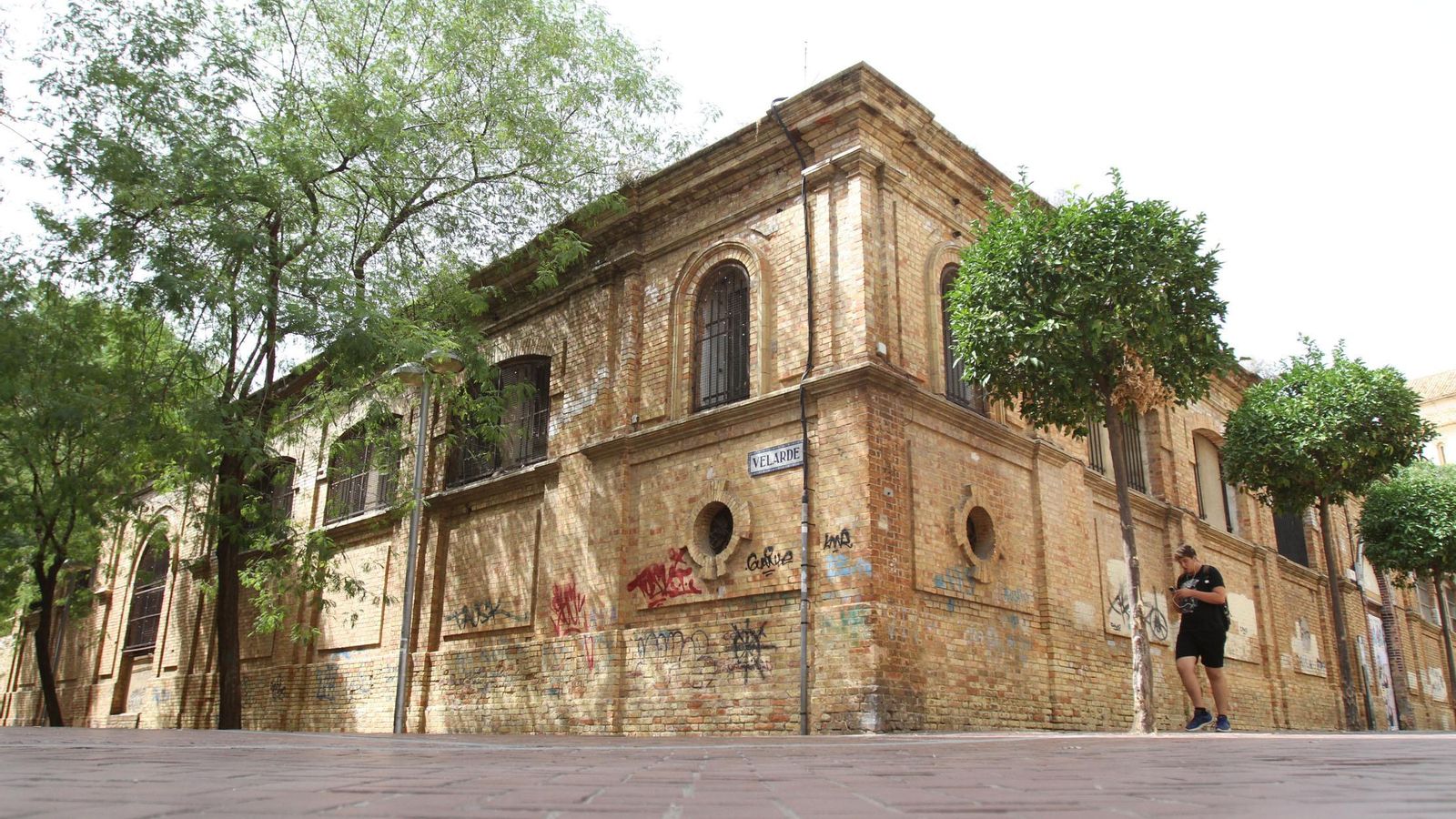 Edificio del antiguo mercado y comisaría en el Paseo Santa Fe.