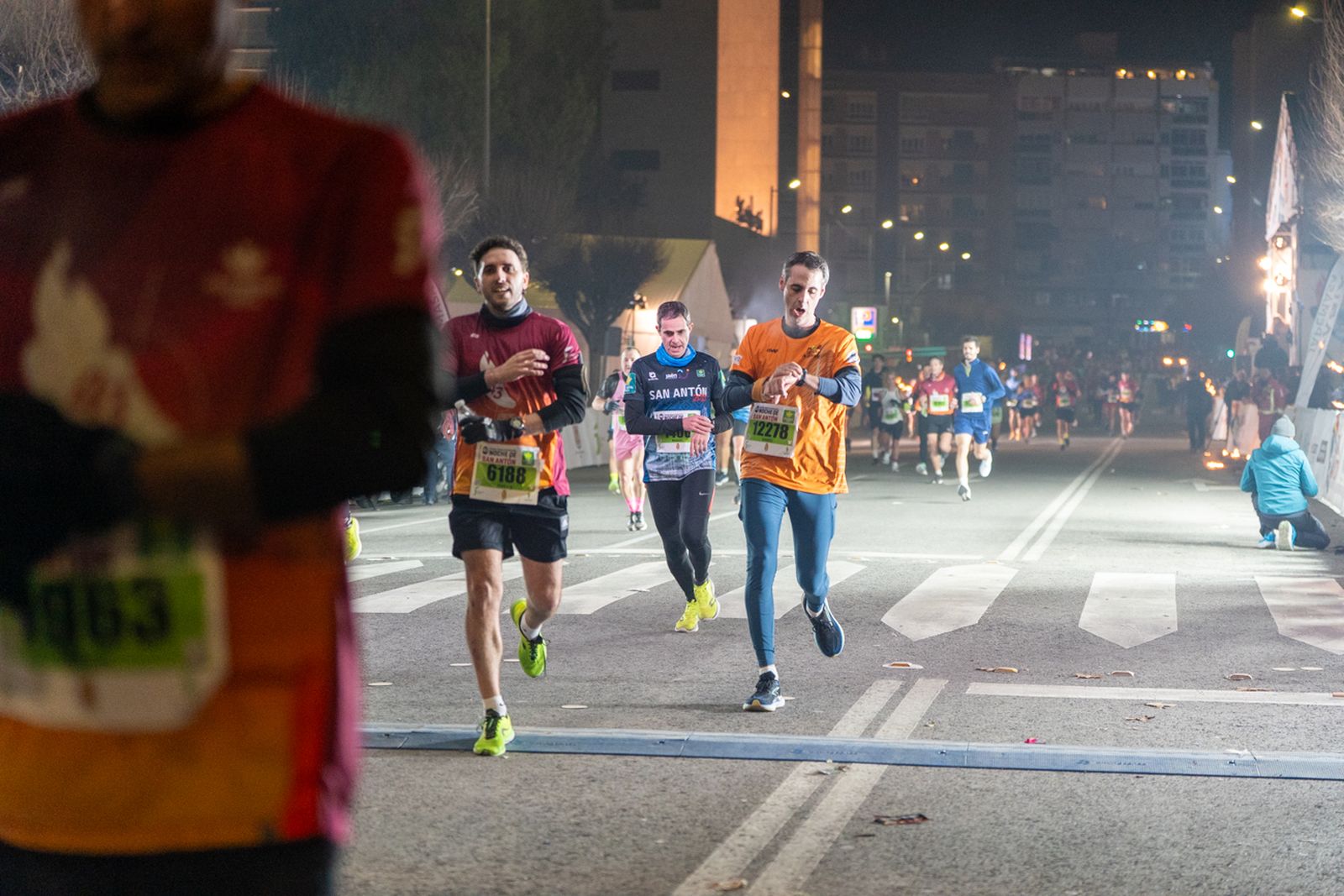 En imágenes: búscate en tu llegada a meta de la Carrera de San Antón 2026 (6)