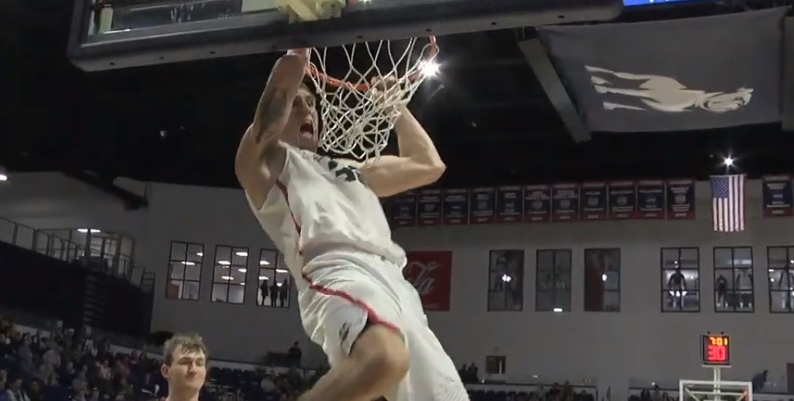 Rubén Guerrero realiza un mate.