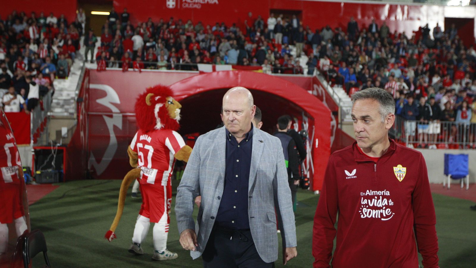 Pepe Mel, junto con su segundo Nacho, antes del comienzo del último duelo liguero.