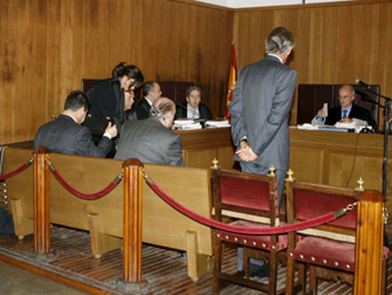 La venta de un piso en Marbella sienta en el banquillo a Ávila Rojas y Liétor