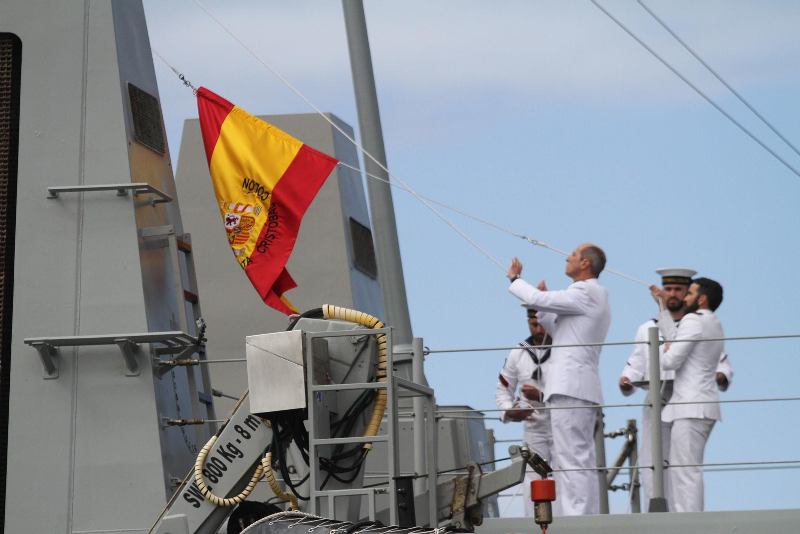 Entrega de la bandera de combate a la fragata Cristobal Colón