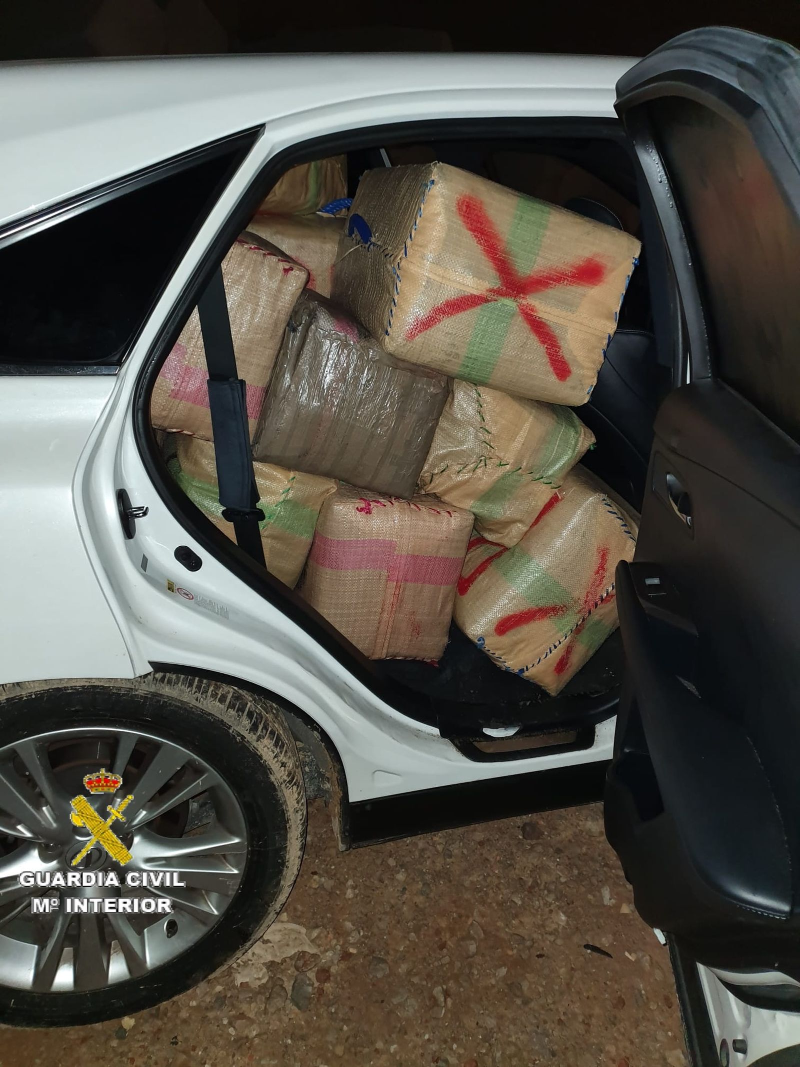 Parte de la droga incautada por la Guardia Civil