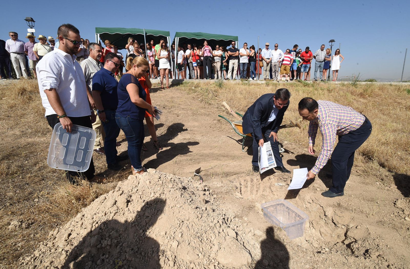 Primera piedra para construir la piscina  de Pulianas
